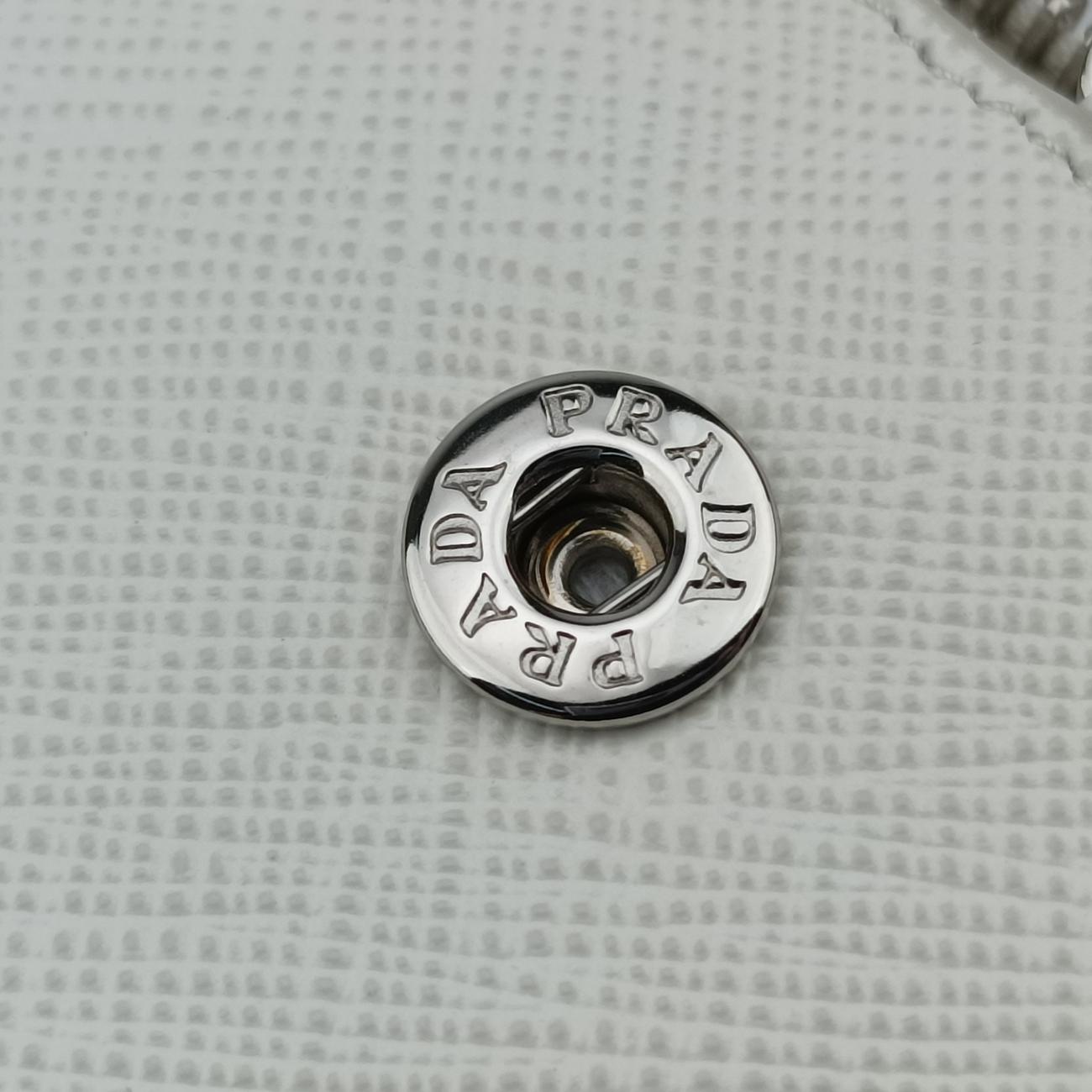 Pre-owned Prada Triangle Logo Plate White SAFFIANO Leather 1NR015 shoulderbag | stylenewstar