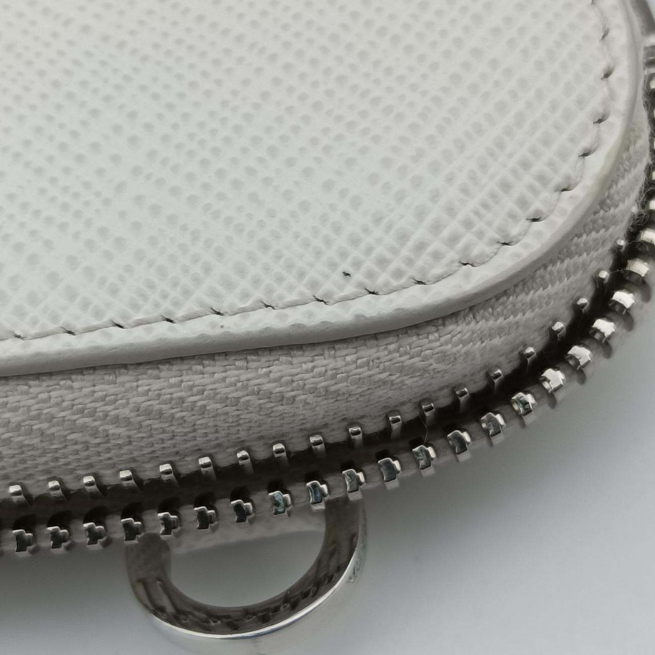 Pre-owned Prada Triangle Logo Plate White SAFFIANO Leather 1NR015 shoulderbag | stylenewstar