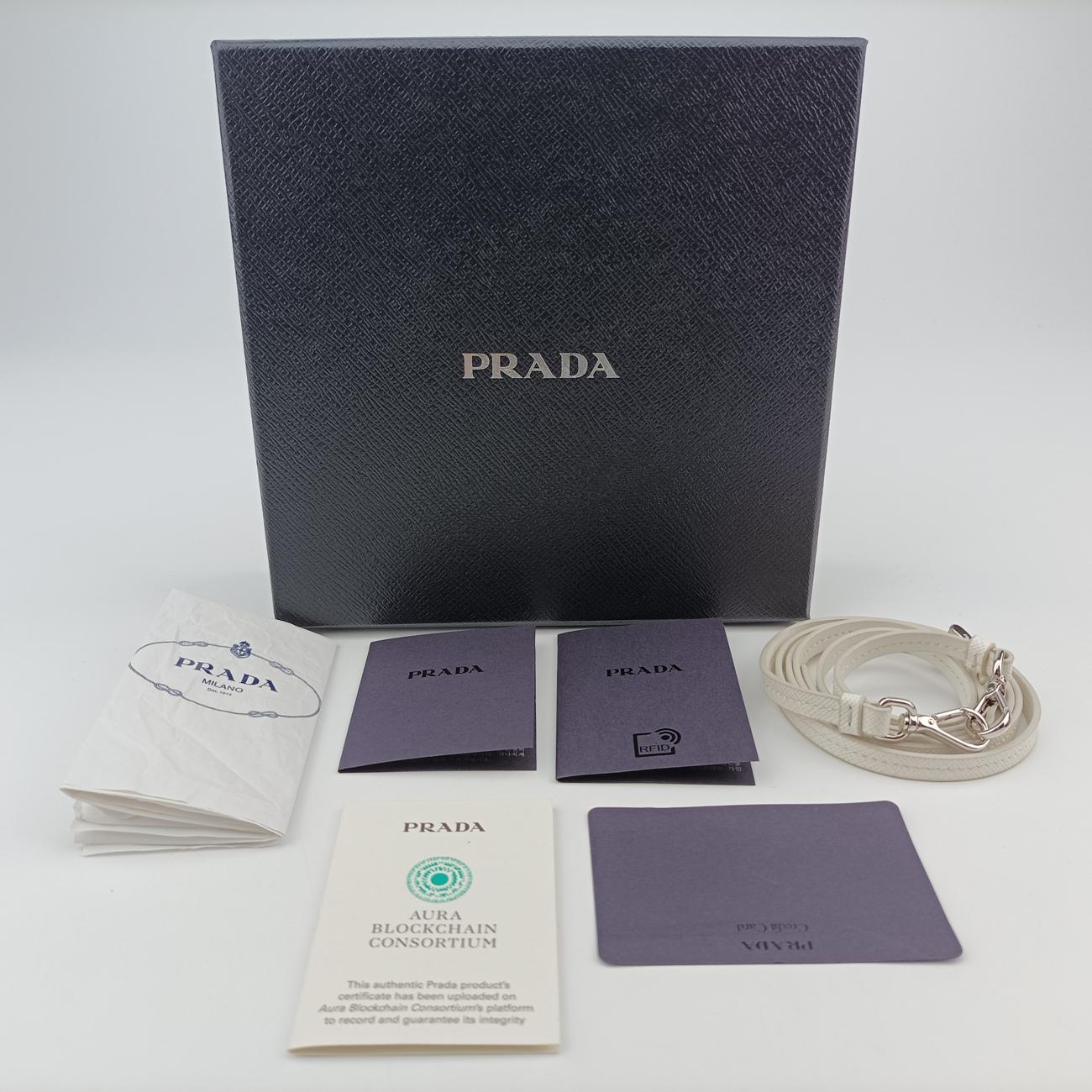 Pre-owned Prada Triangle Logo Plate White SAFFIANO Leather 1NR015 shoulderbag | stylenewstar