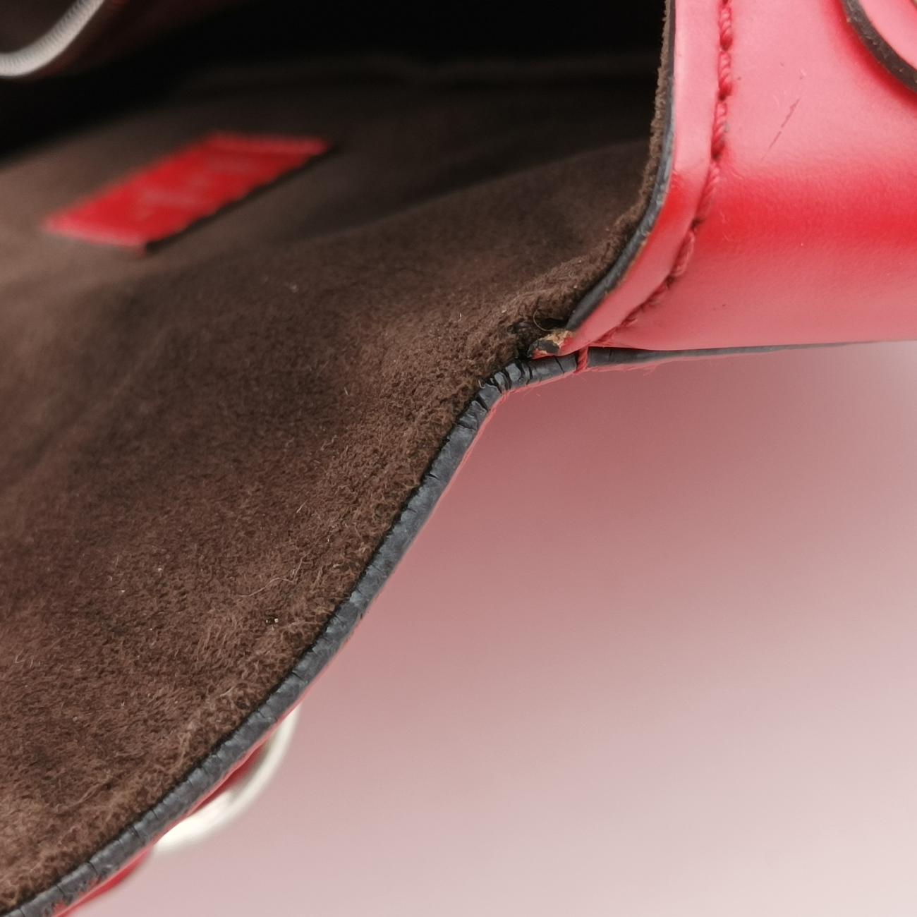 Vintage Louis Vuitton ClunyBB Red Epi M4205 shoulderbag | stylenewstar