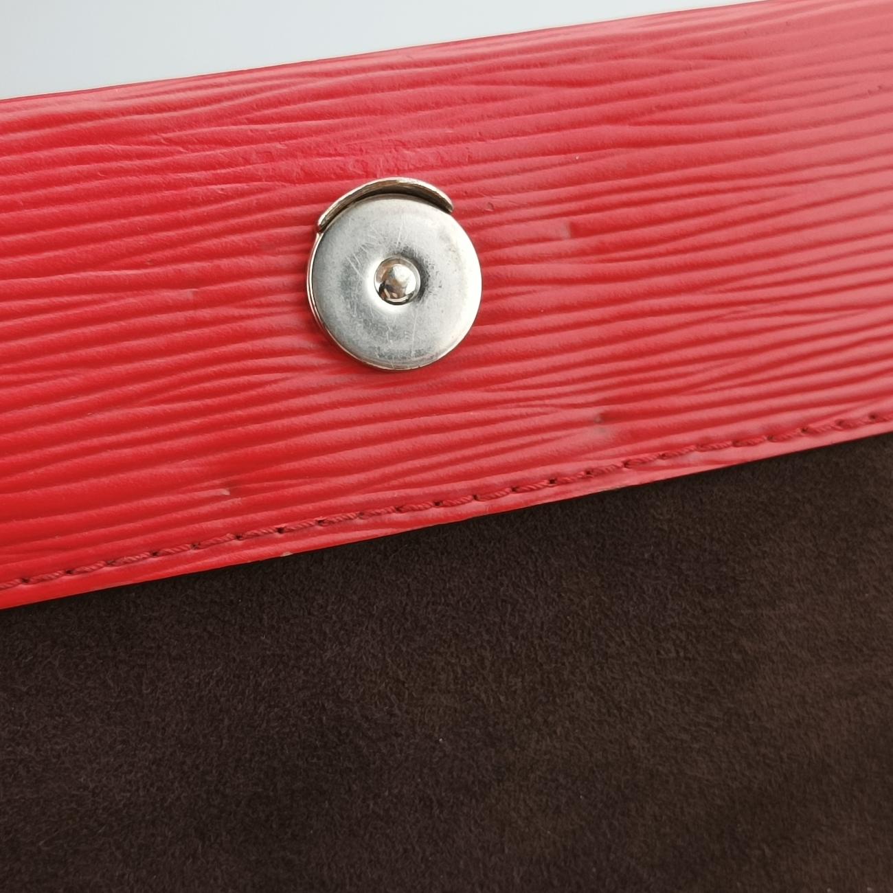 Vintage Louis Vuitton ClunyBB Red Epi M4205 shoulderbag | stylenewstar