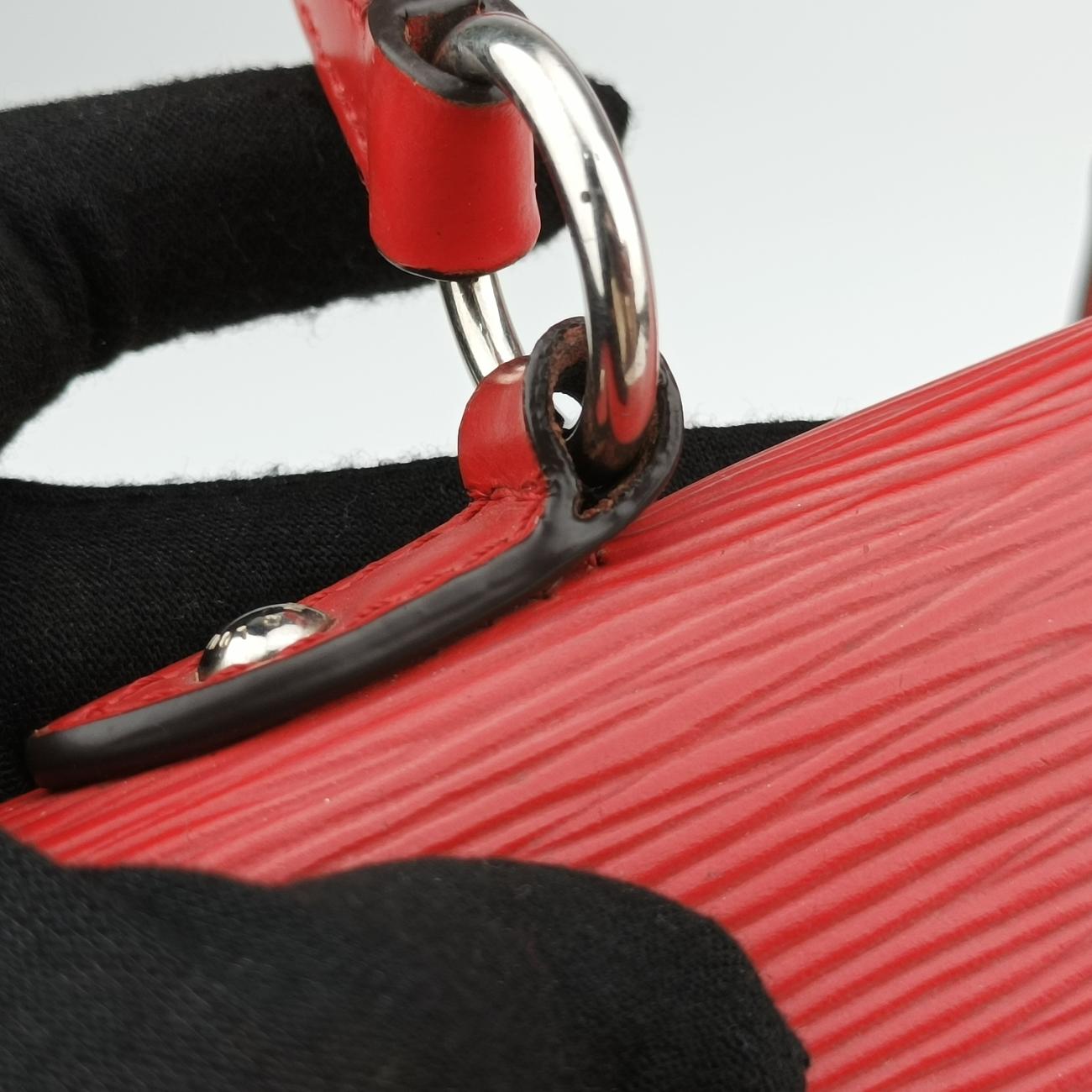 Vintage Louis Vuitton ClunyBB Red Epi M4205 shoulderbag | stylenewstar