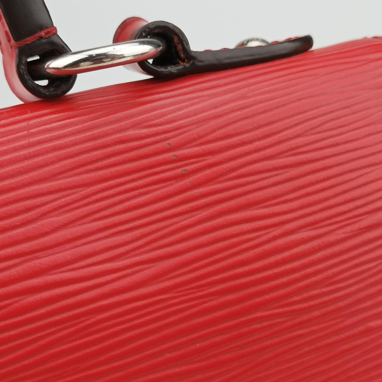 Vintage Louis Vuitton ClunyBB Red Epi M4205 shoulderbag | stylenewstar