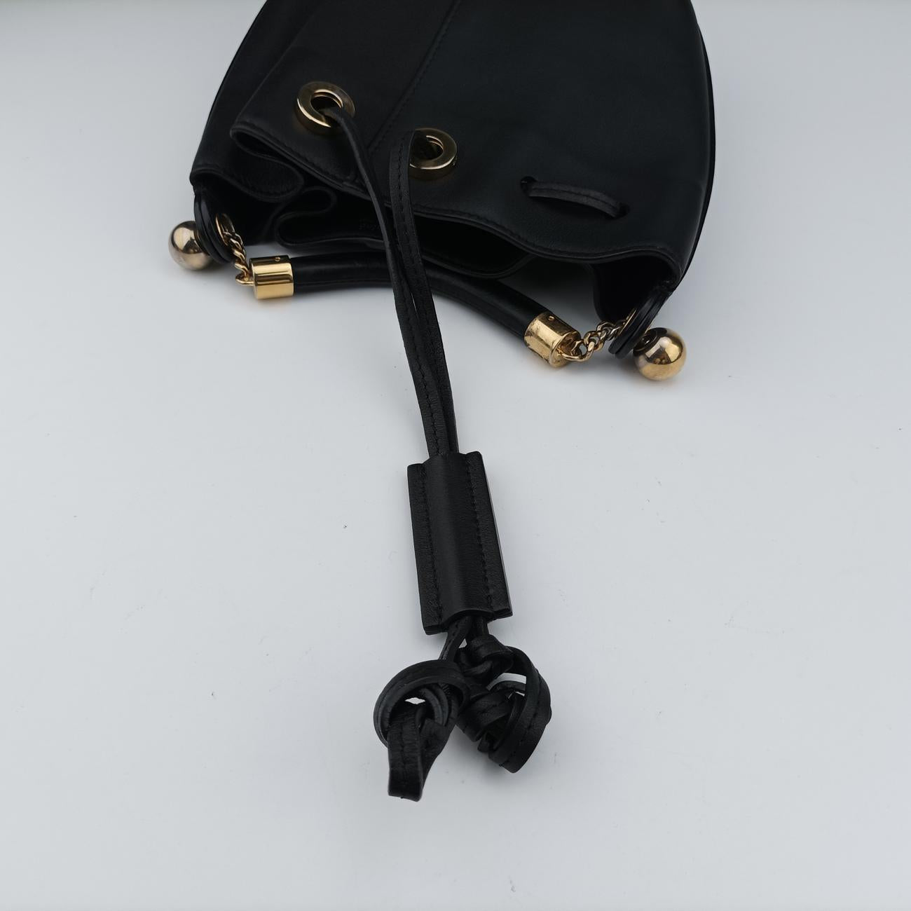 Pre-owned Chloe Gala Bucket Black Leather  shoulderbag | stylenewstar