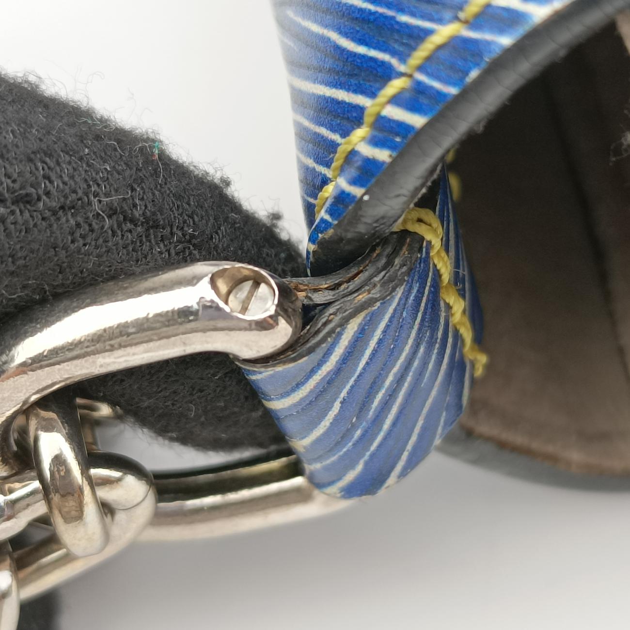 Vintage Louis Vuitton Twist MM Blue x Multicolor Epi M54865 shoulderbag | stylenewstar