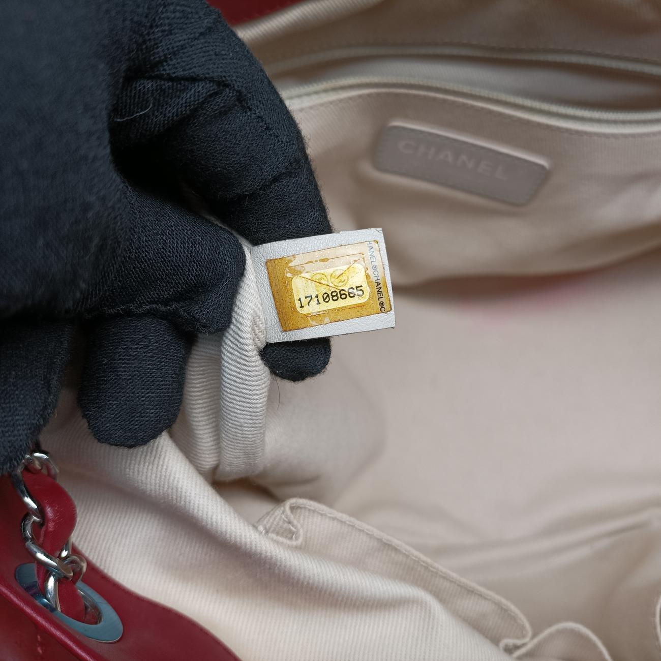 Secondhand Chanel Timeless CC Shopping Red Patent A67290 shoulderbag | stylenewstar