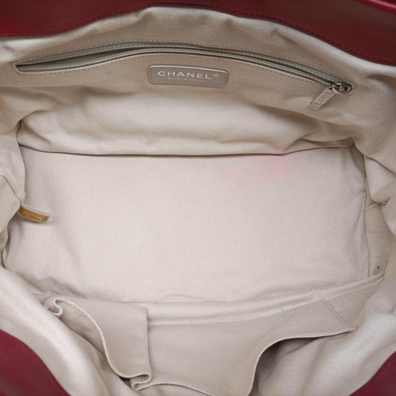 Secondhand Chanel Timeless CC Shopping Red Patent A67290 shoulderbag | stylenewstar