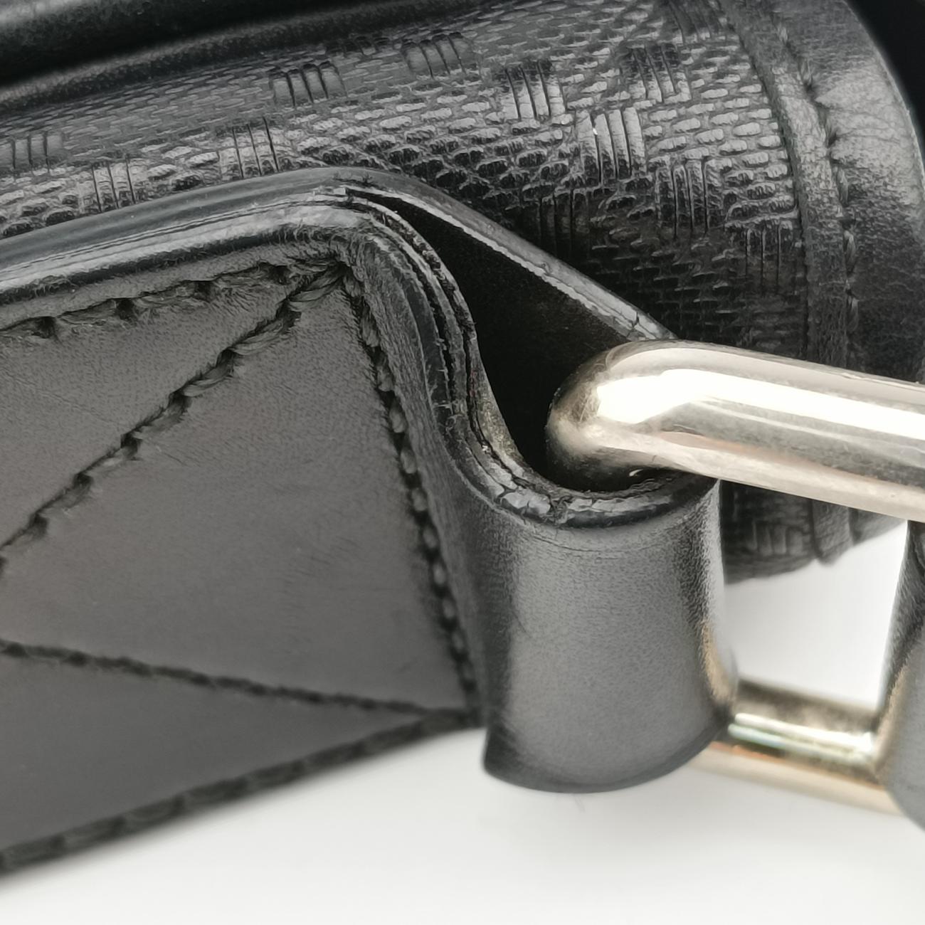 Secondhand Gucci Guccissima Messenger Black Leather 223665 shoulderbag | stylenewstar