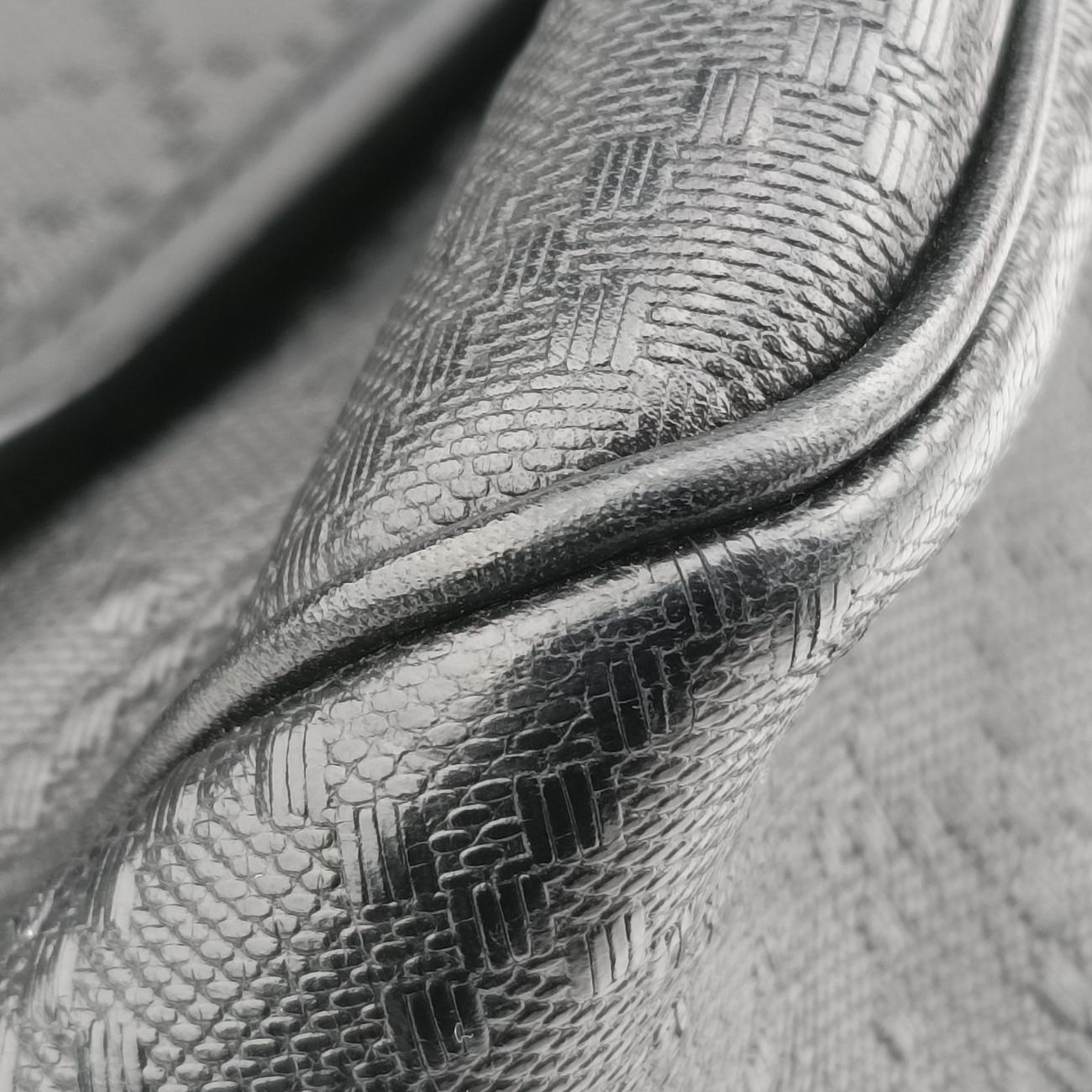 Pre-owned Gucci Guccissima Messenger Black Leather 223665 shoulderbag | stylenewstar