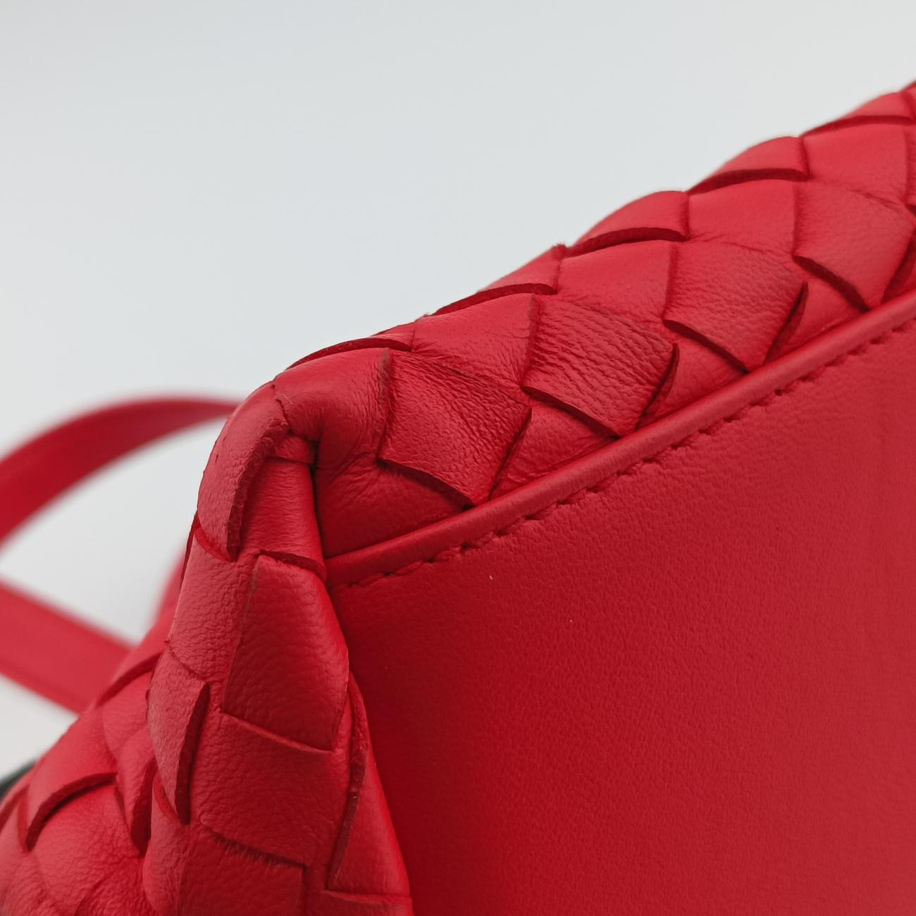 Pre-owned Bottega Veneta Intrecciato Red lambskin  shoulderbag | stylenewstar