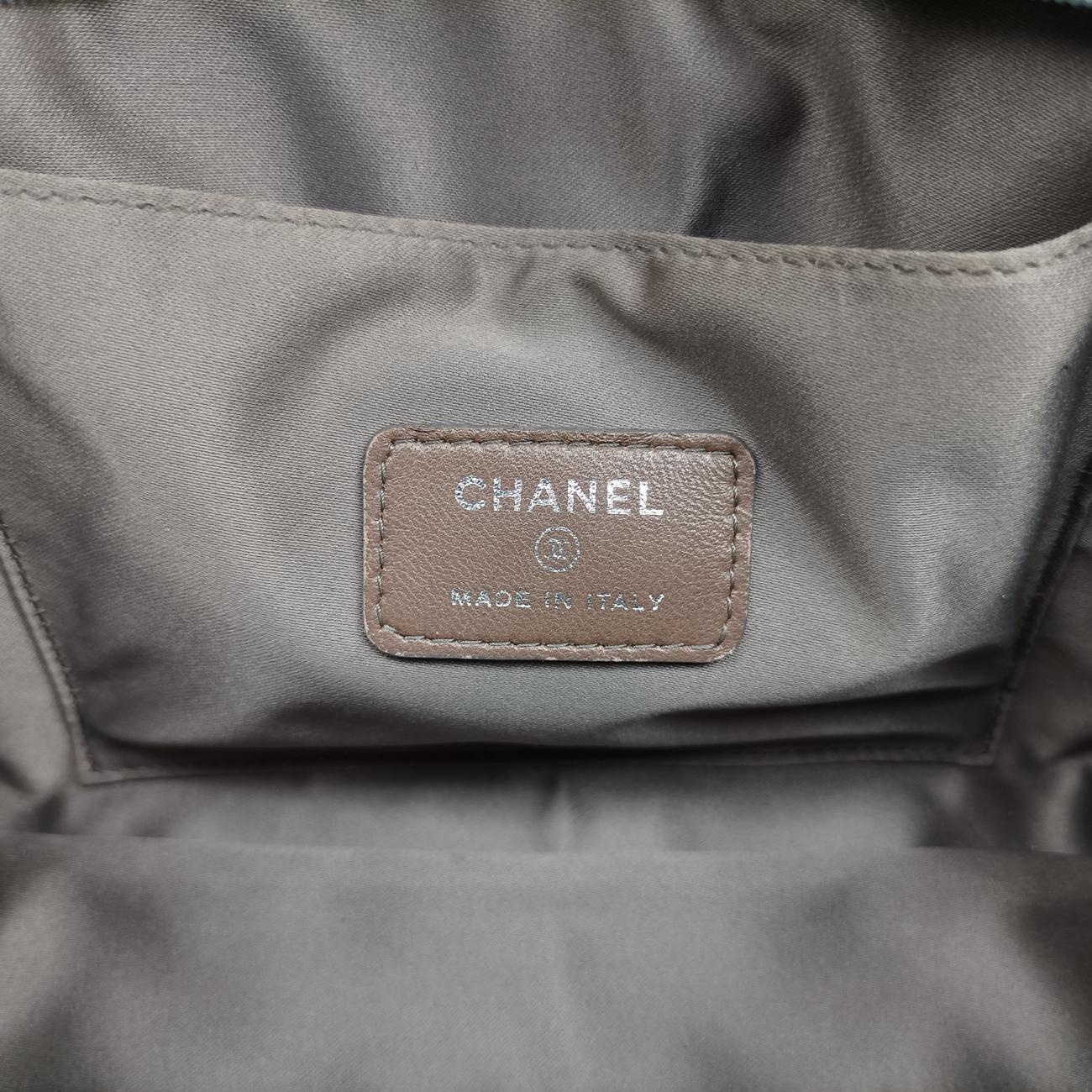 Pre-owned Chanel Iconic Matelasse Grey leather A37156 shoulderbag | stylenewstar