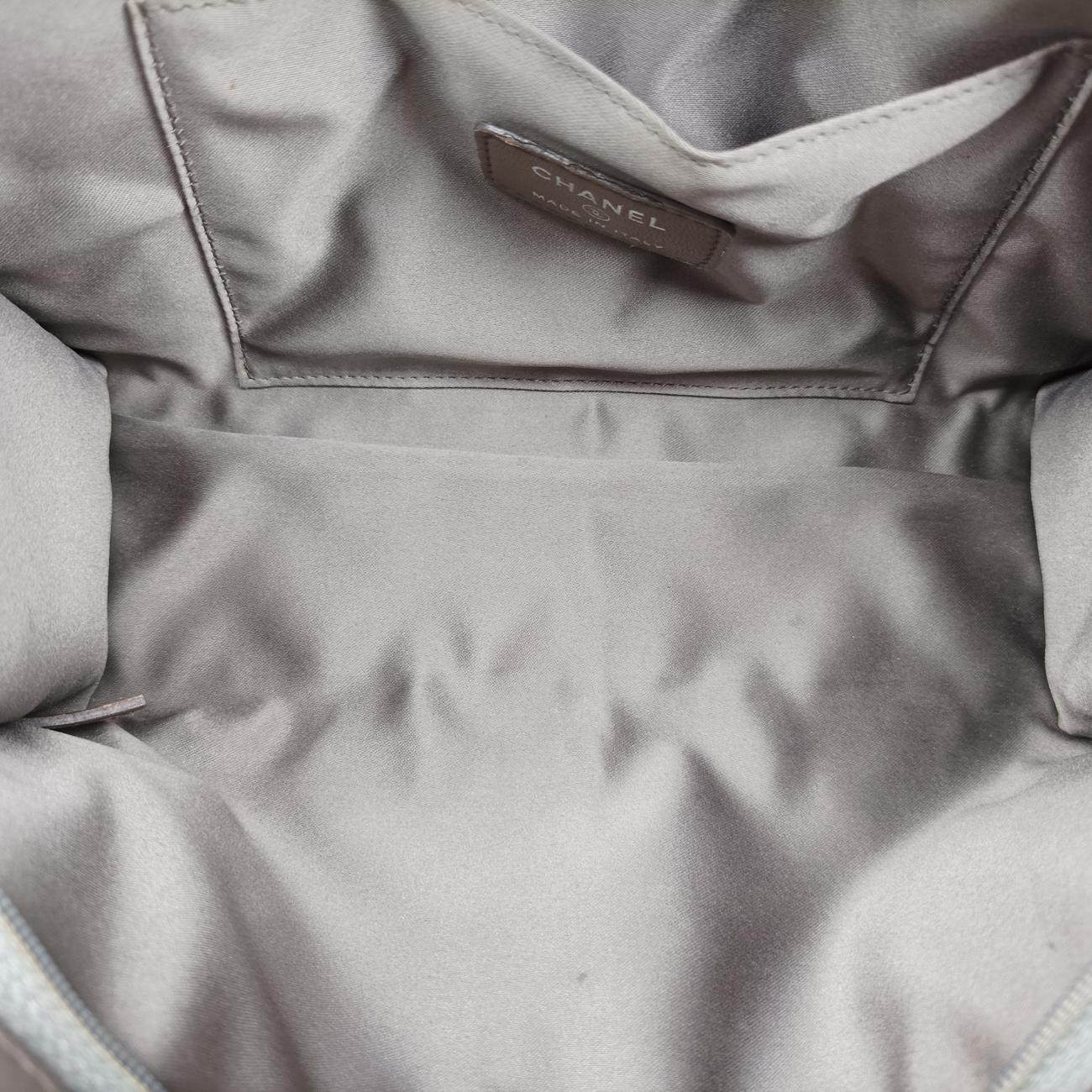 Pre-owned Chanel Iconic Matelasse Grey leather A37156 shoulderbag | stylenewstar