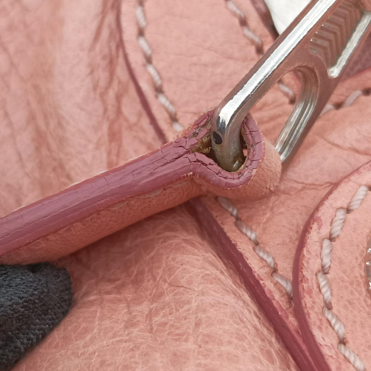 Pre-owned Balenciaga Pompon Pink Lambskin  shoulderbag | stylenewstar