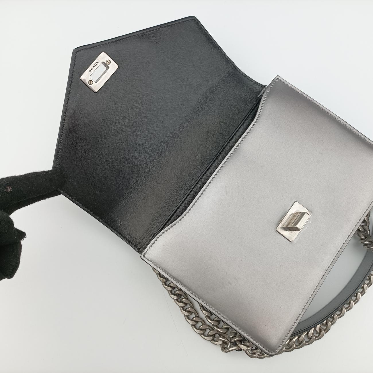 Secondhand Prada Logo Plaque Silver Leather  shoulderbag | stylenewstar