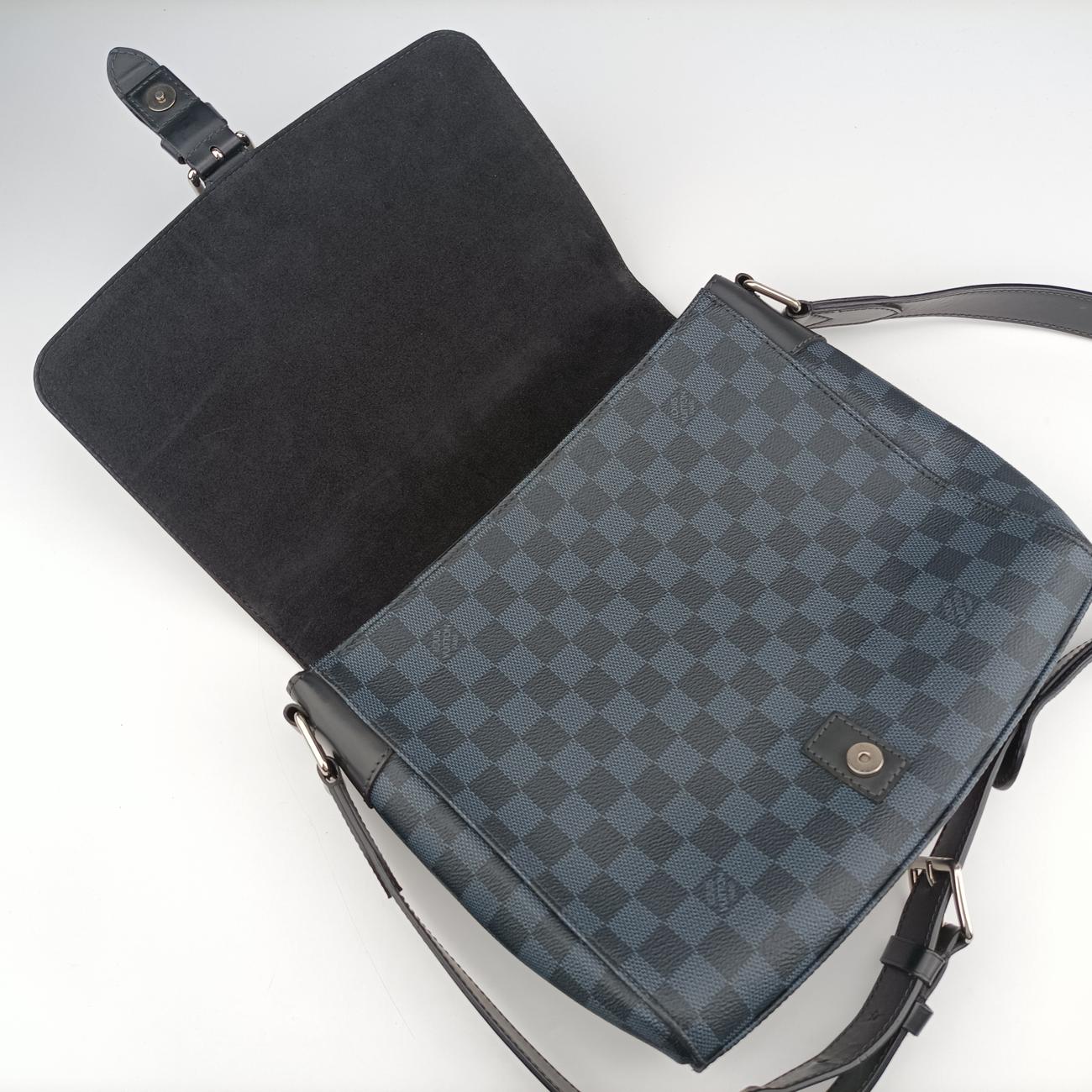 Pre-owned Louis Vuitton Newport Messenger PM black x navy Damier Cobalt N41587 crossbodybag | stylenewstar