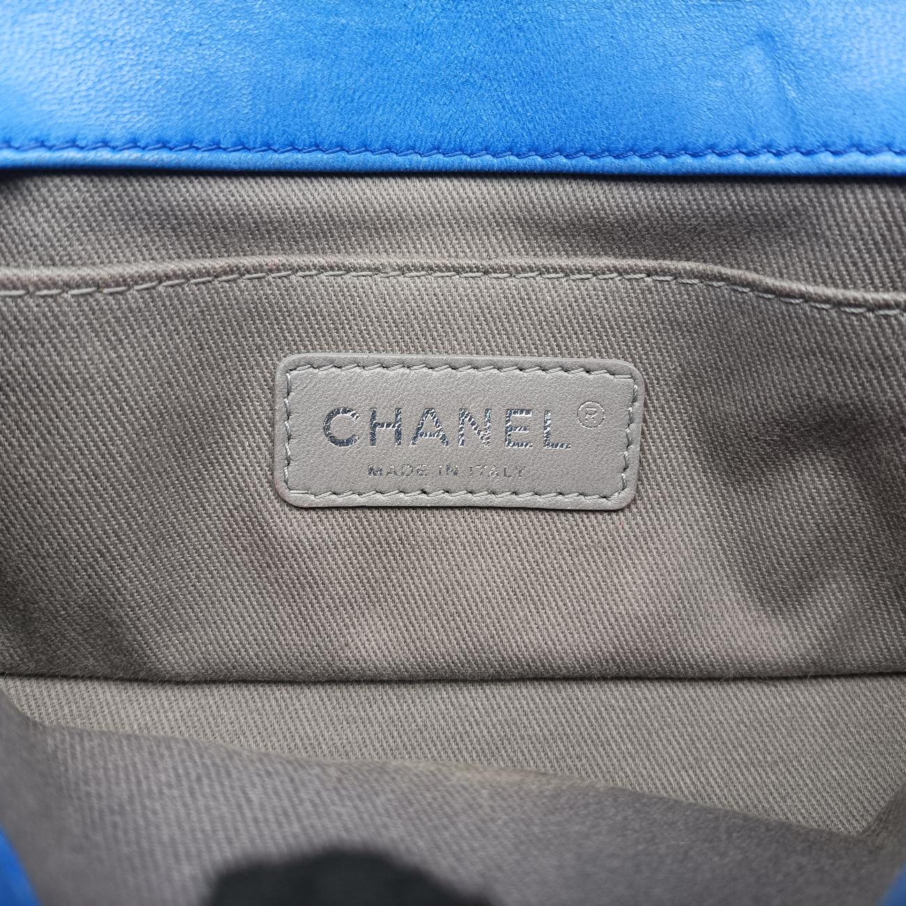 Pre-owned Chanel BOY CHANEL Blue velour A67416 shoulderbag | stylenewstar