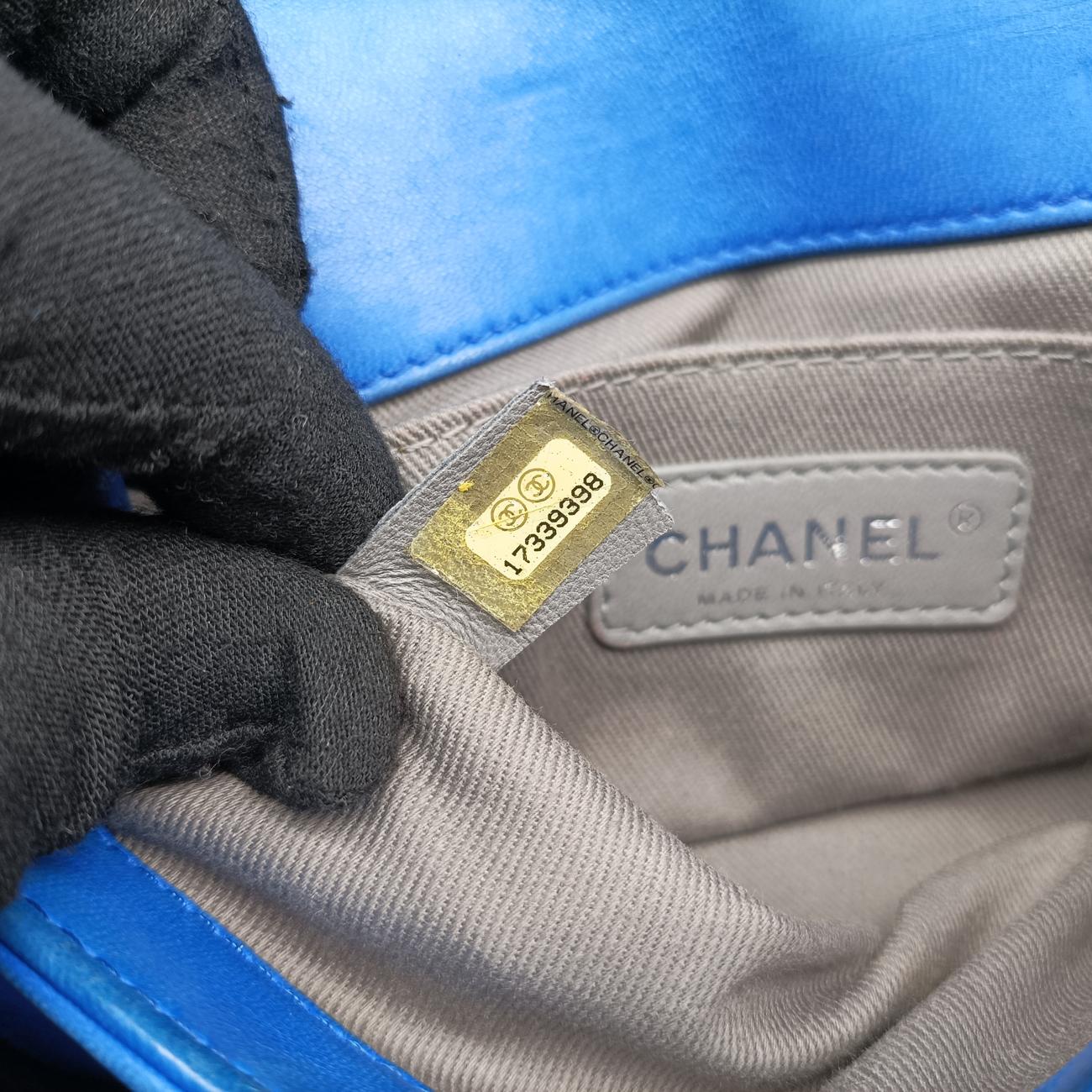Pre-owned Chanel BOY CHANEL Blue velour A67416 shoulderbag | stylenewstar