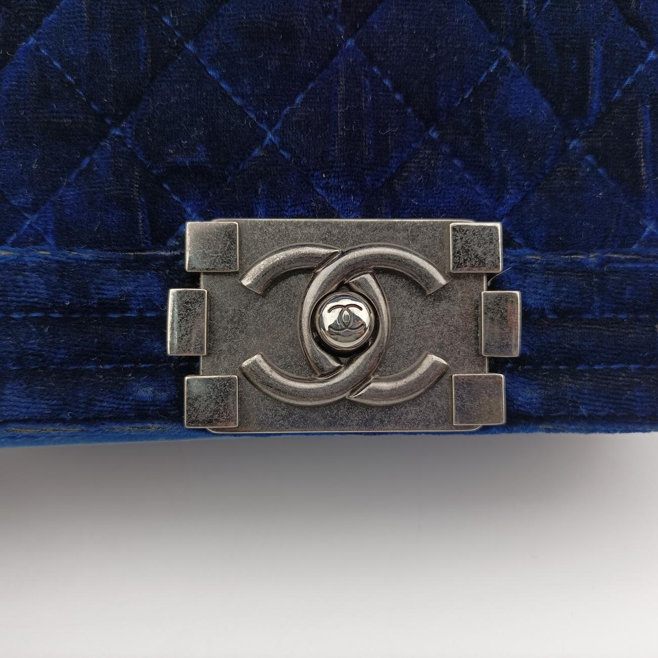 Pre-owned Chanel BOY CHANEL Blue velour A67416 shoulderbag | stylenewstar