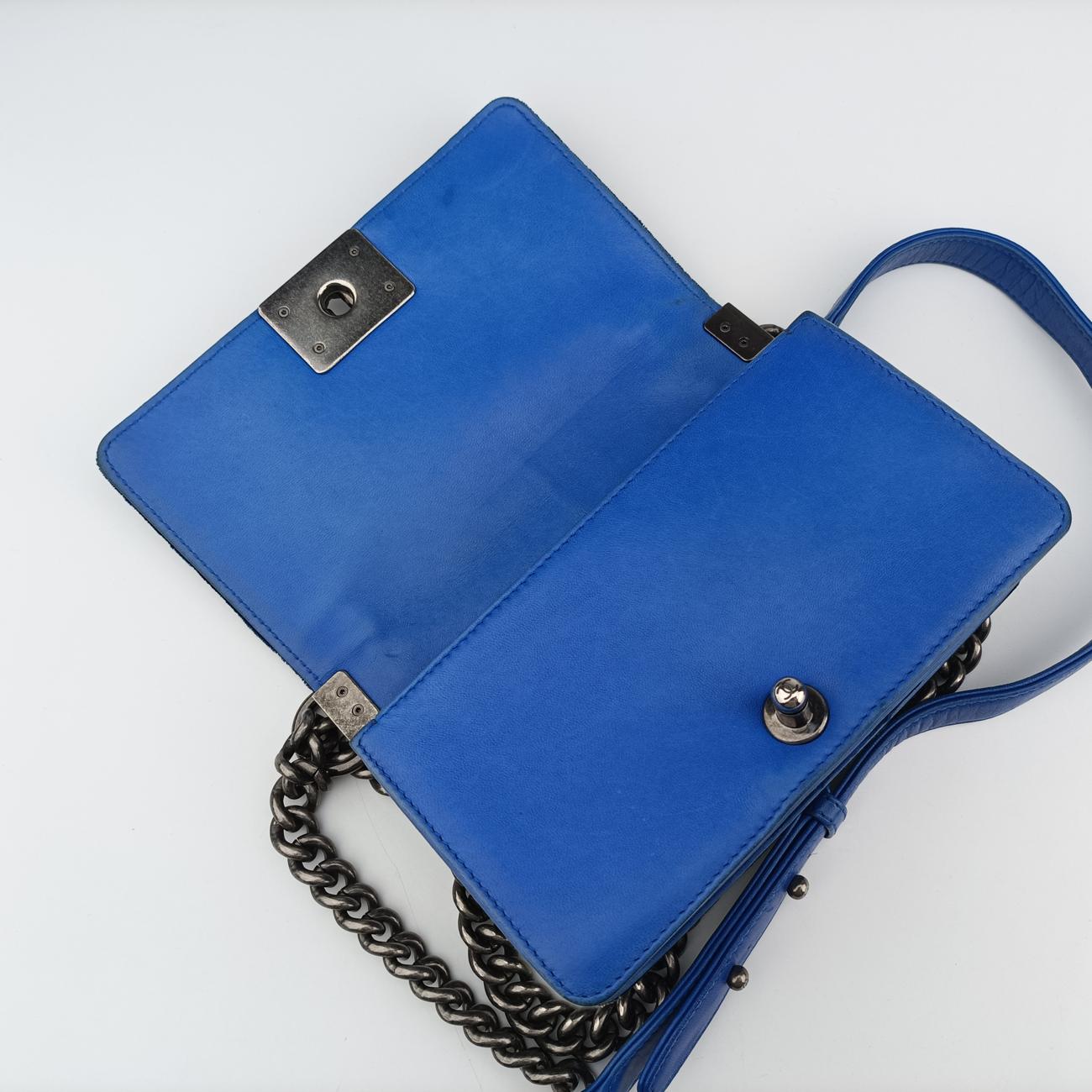 Pre-owned Chanel BOY CHANEL Blue velour A67416 shoulderbag | stylenewstar