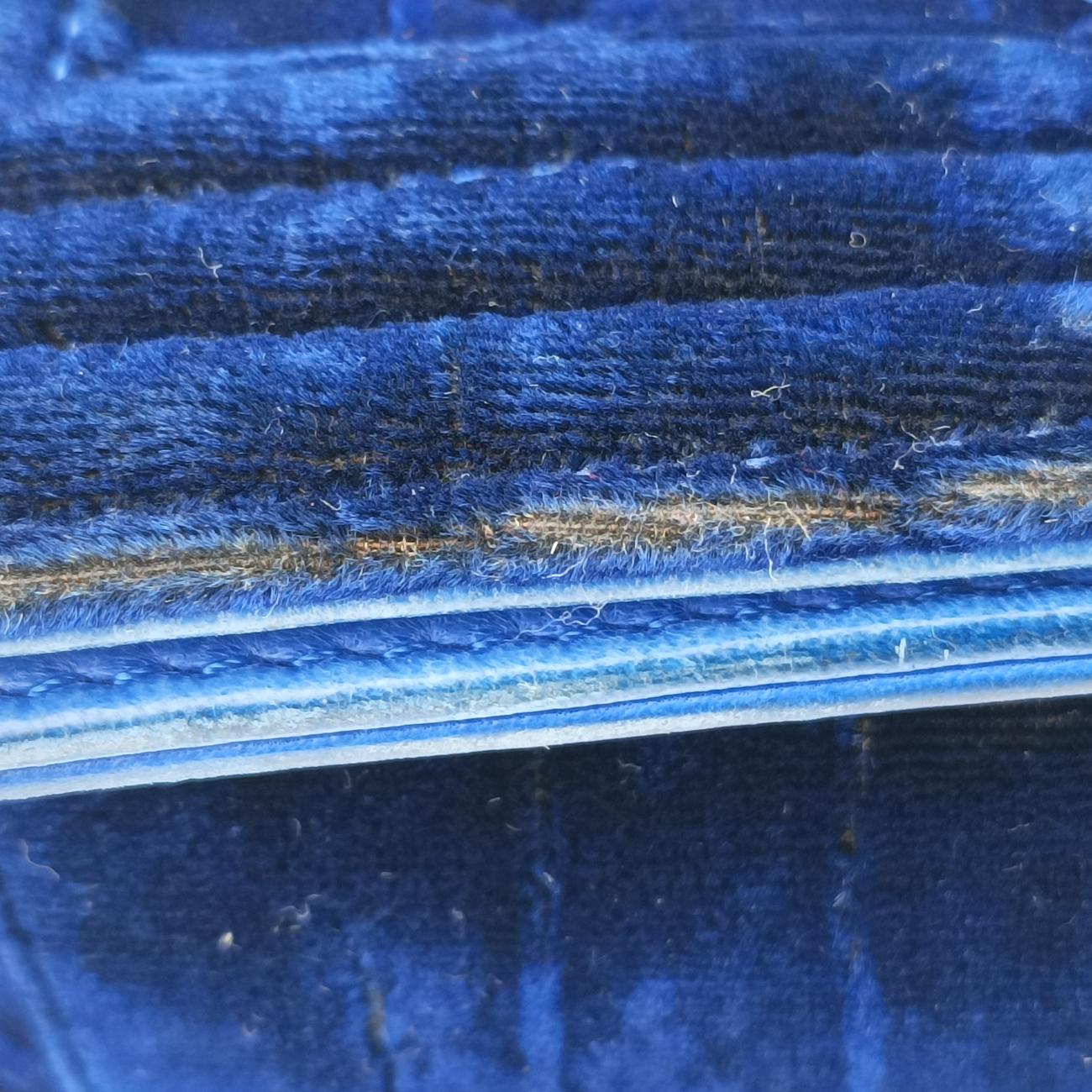 Pre-owned Chanel BOY CHANEL Blue velour A67416 shoulderbag | stylenewstar