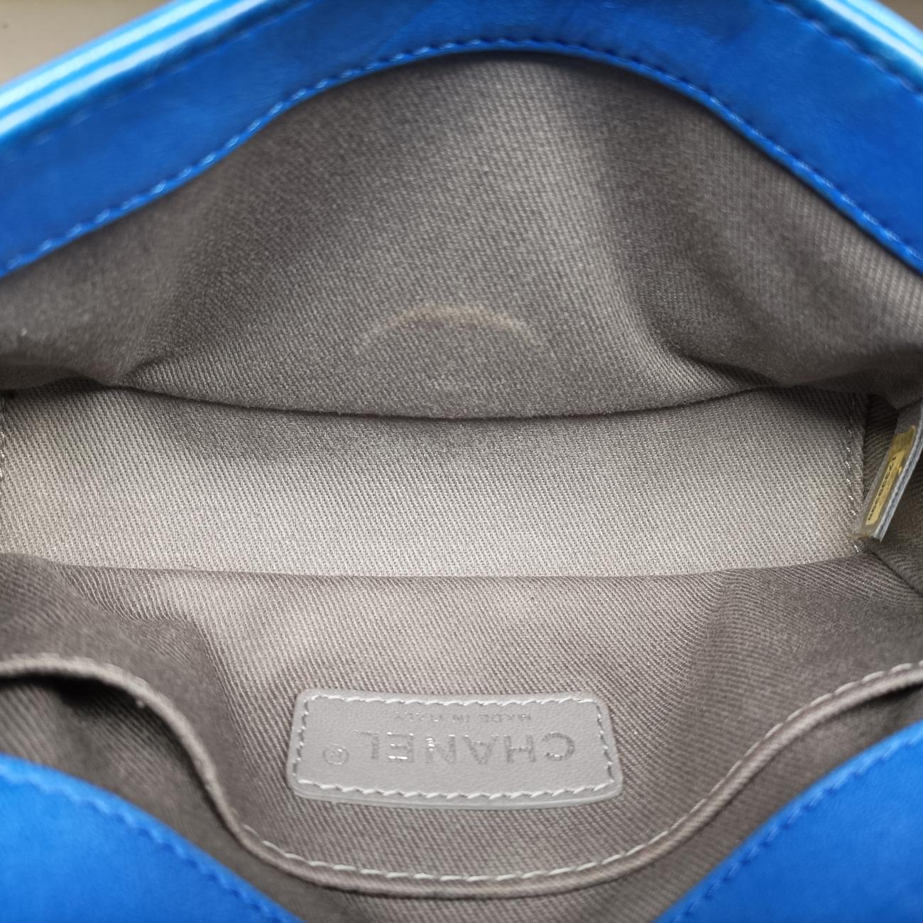 Pre-owned Chanel BOY CHANEL Blue velour A67416 shoulderbag | stylenewstar