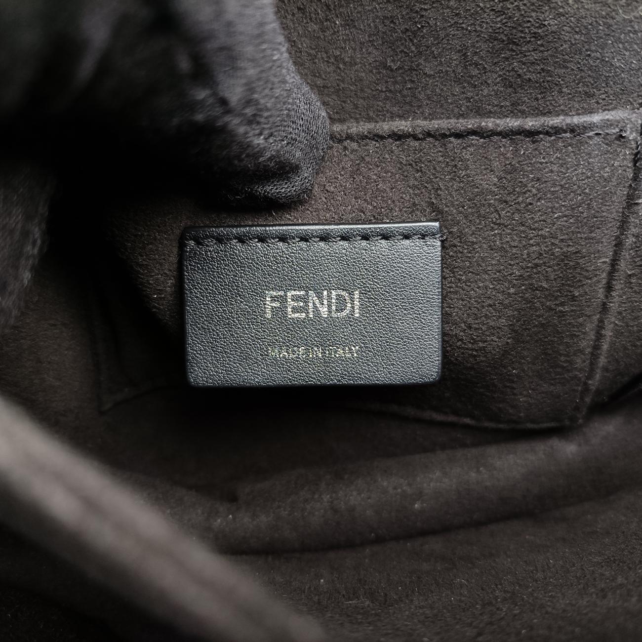 Pre-owned Fendi studded Kan I Black Leather 8M0381 shoulderbag | stylenewstar