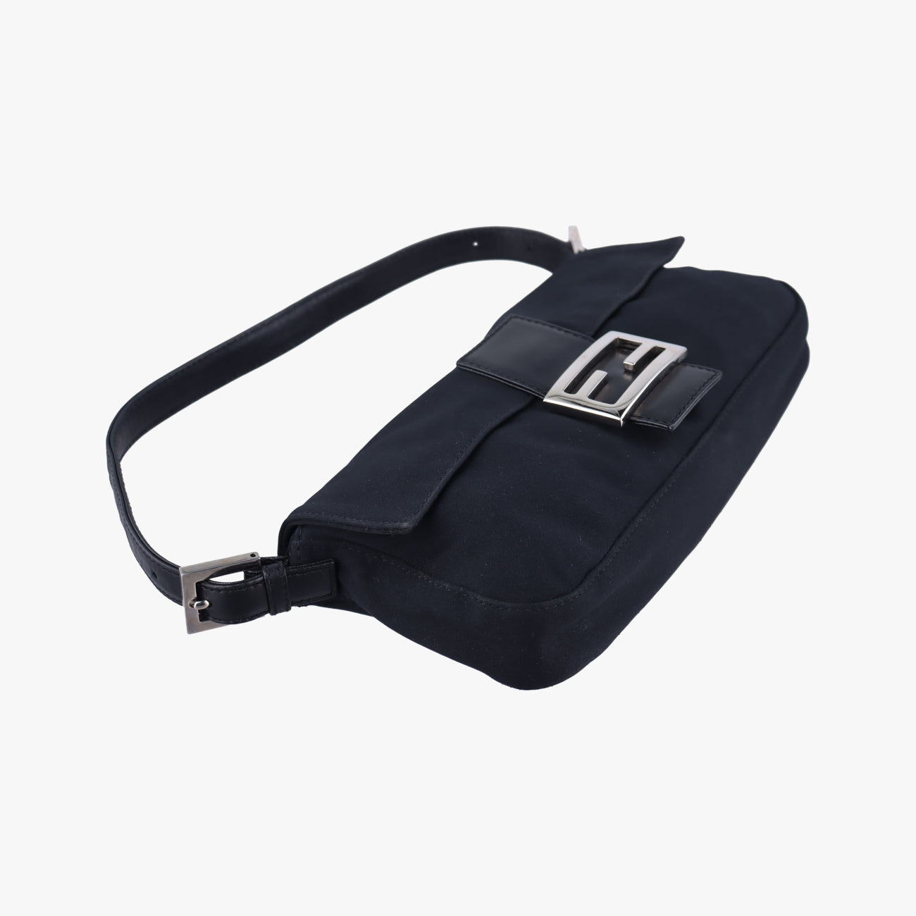 Pre-owned Fendi Baguette Black silk 26424 shoulderbag | stylenewstar