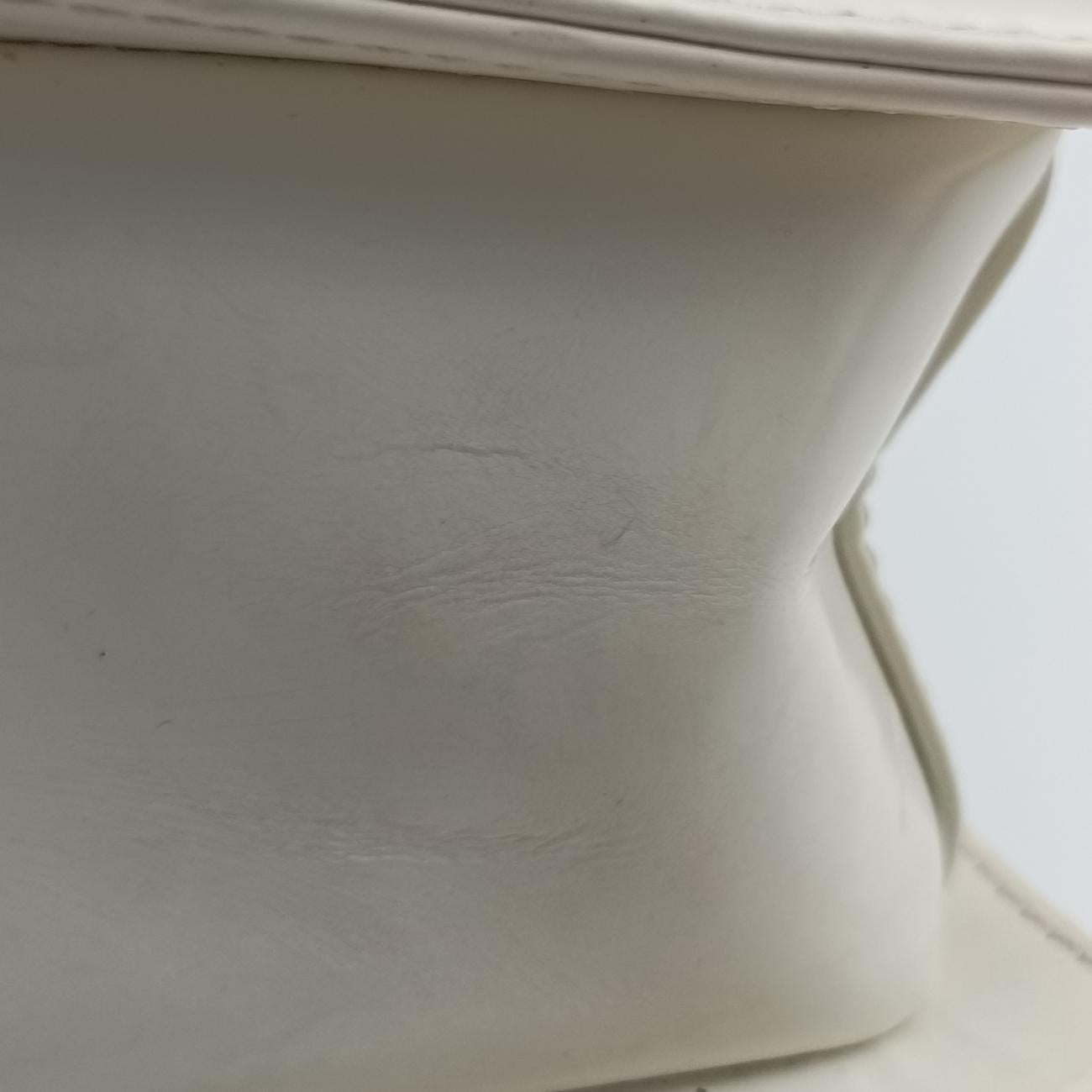 Vintage Chanel BOY CHANEL White Patent A67018 shoulderbag | stylenewstar