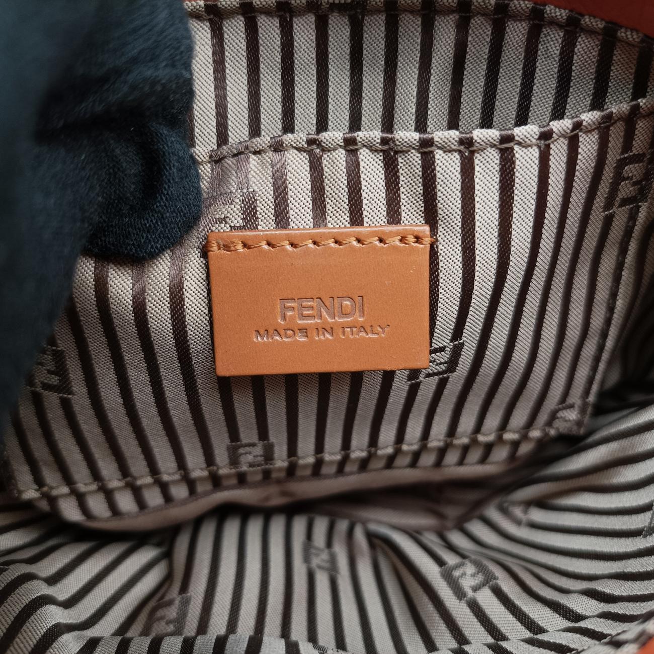 Vintage Fendi Fendista Pochette Orange Leather 8M0276 shoulderbag | stylenewstar