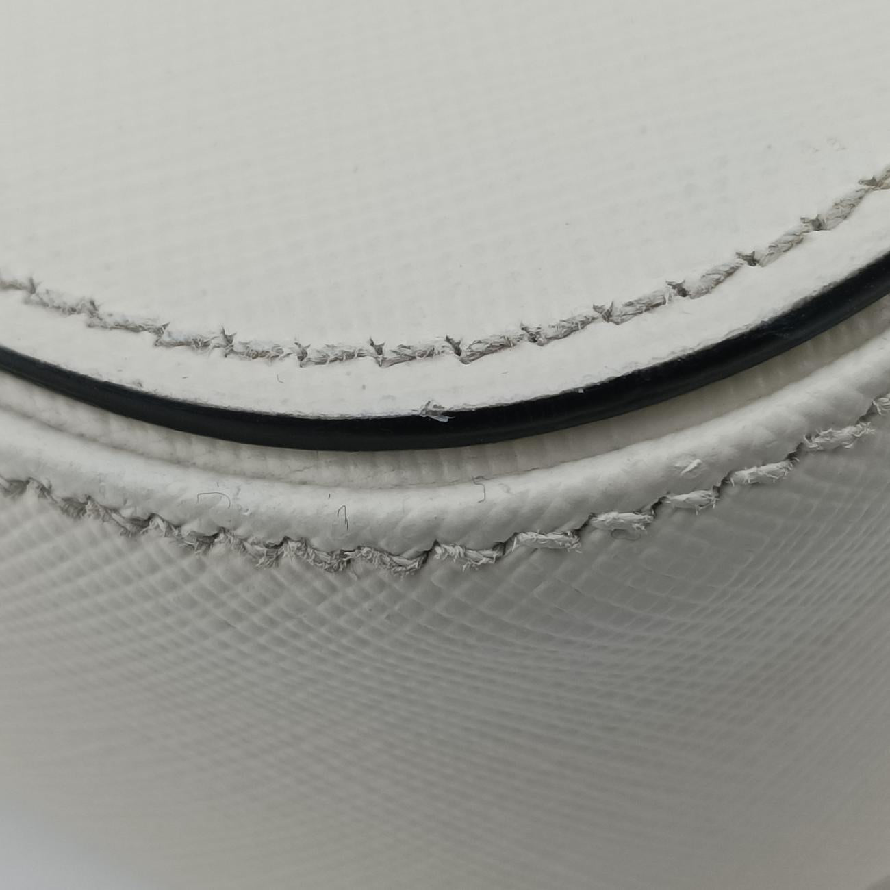 Pre-owned Prada Sidonie White SAFFIANO　Leather 1BD219 shoulderbag | stylenewstar