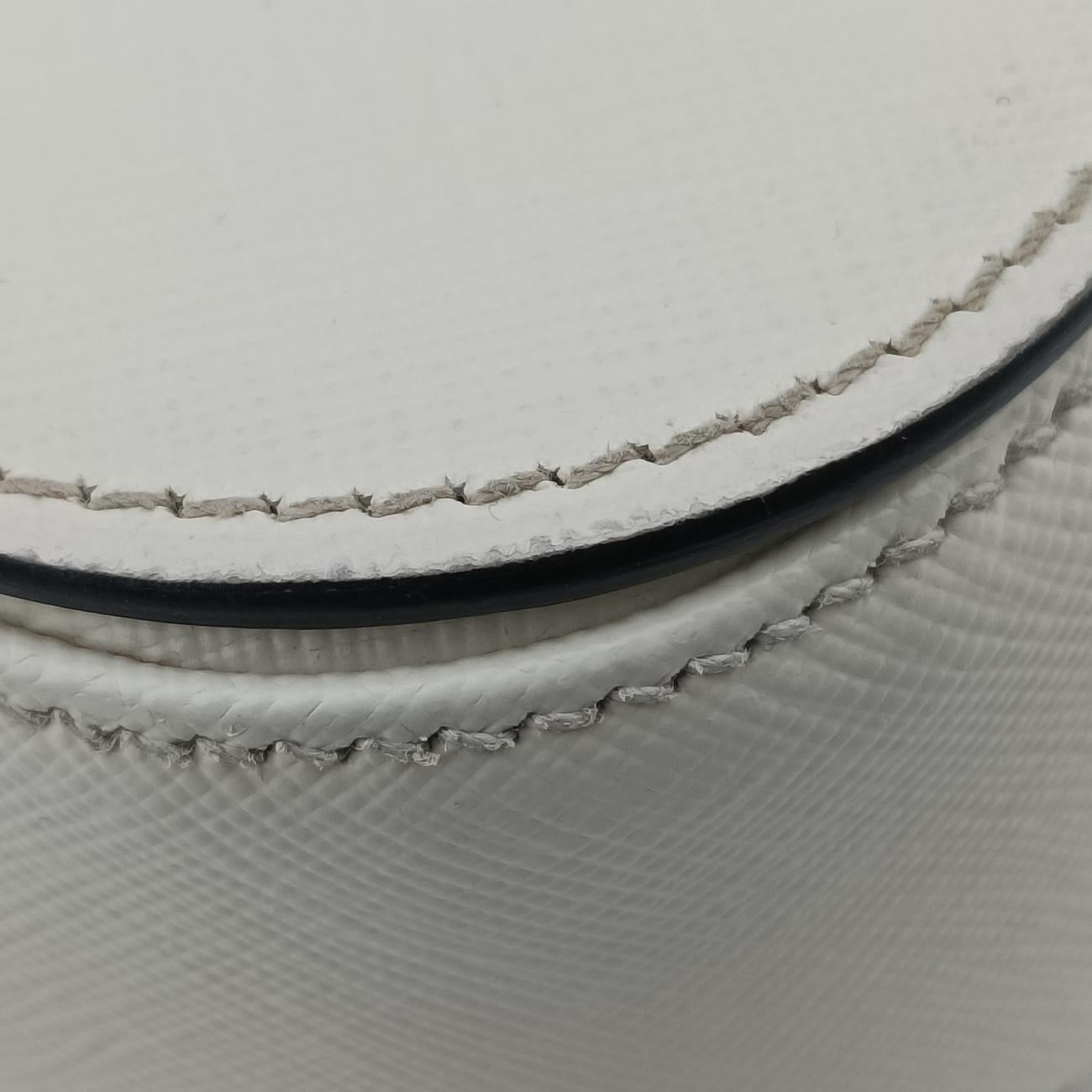 Pre-owned Prada Sidonie White SAFFIANO　Leather 1BD219 shoulderbag | stylenewstar