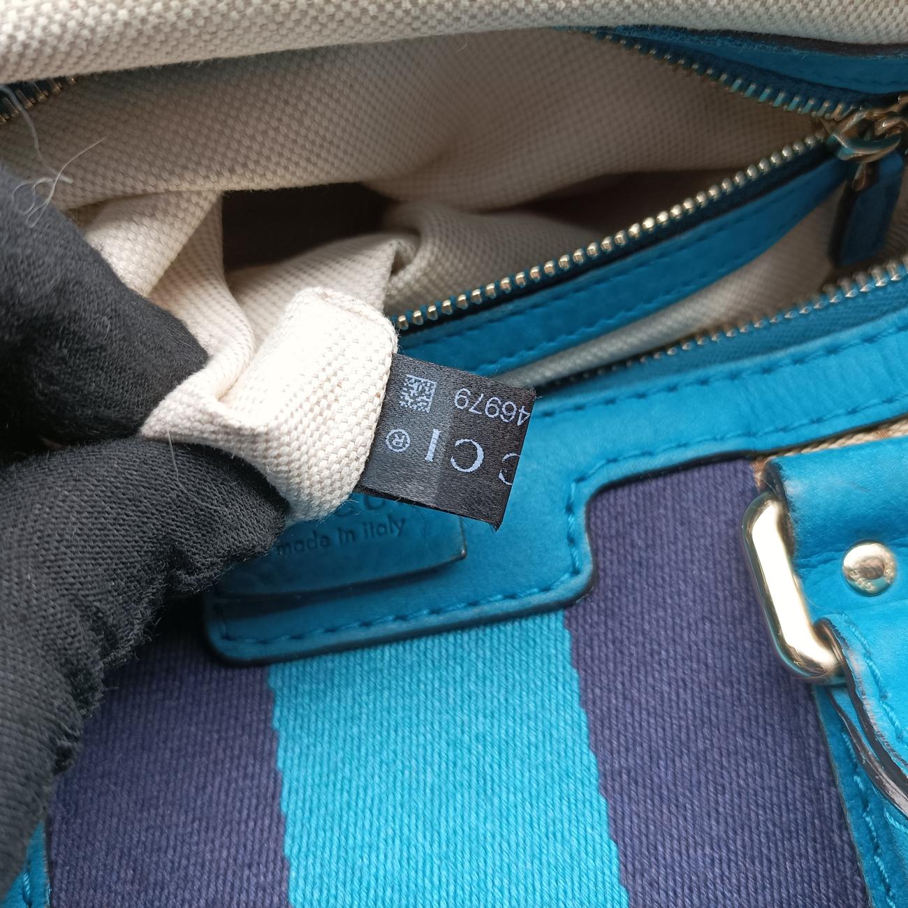 Pre-owned Gucci Sherry Line Beige x Blue x Navy PVC coated canvas 247205 shoulderbag | stylenewstar