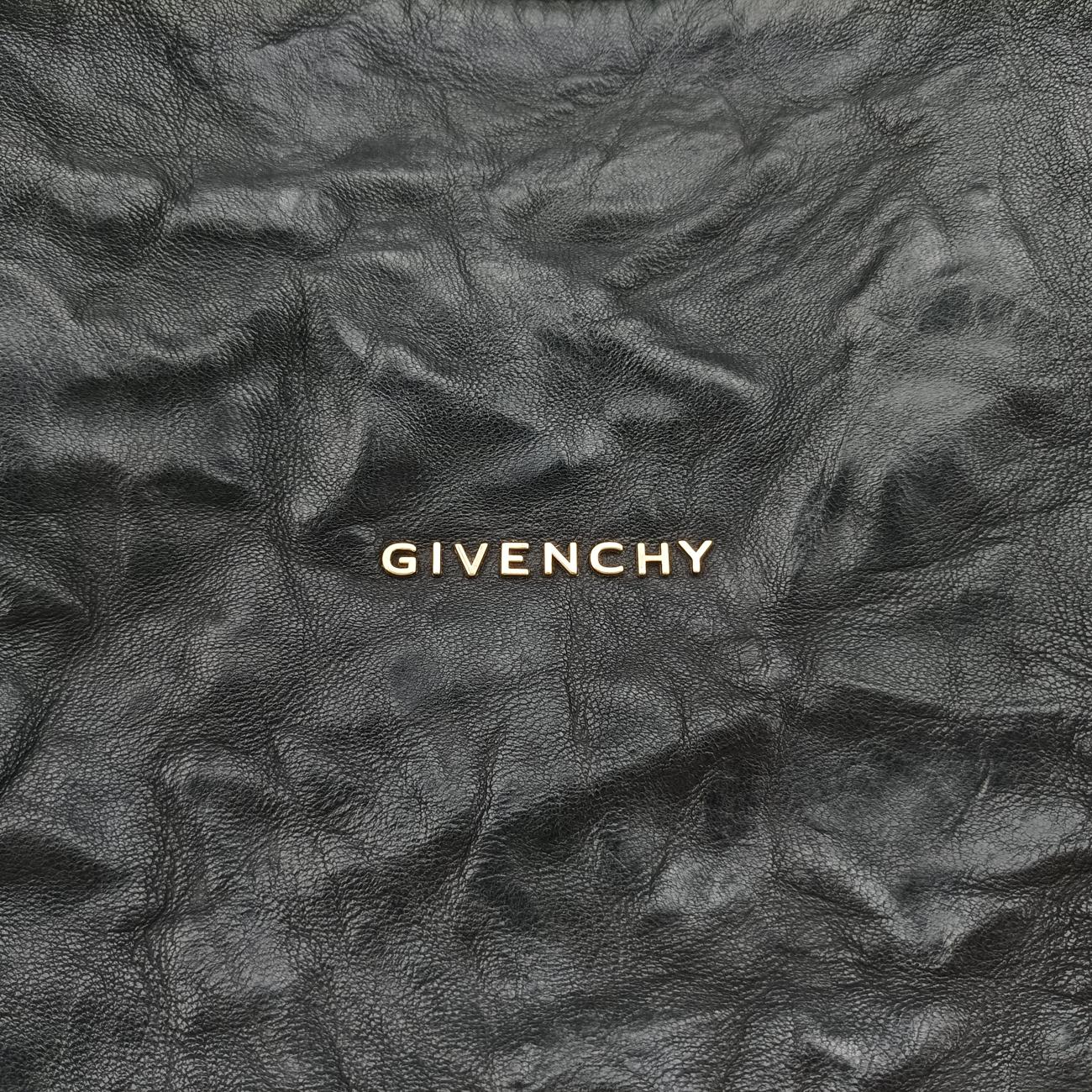 Secondhand Givenchy Pandora Black Leather  shoulderbag | stylenewstar