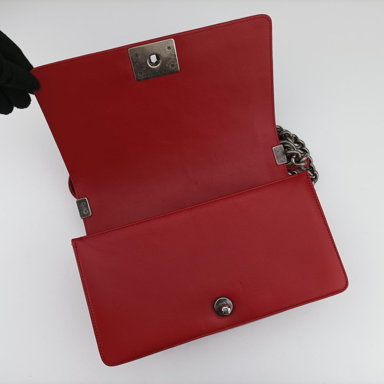 Pre-owned Chanel BOY CHANEL Red lambskin A66094 shoulderbag | stylenewstar