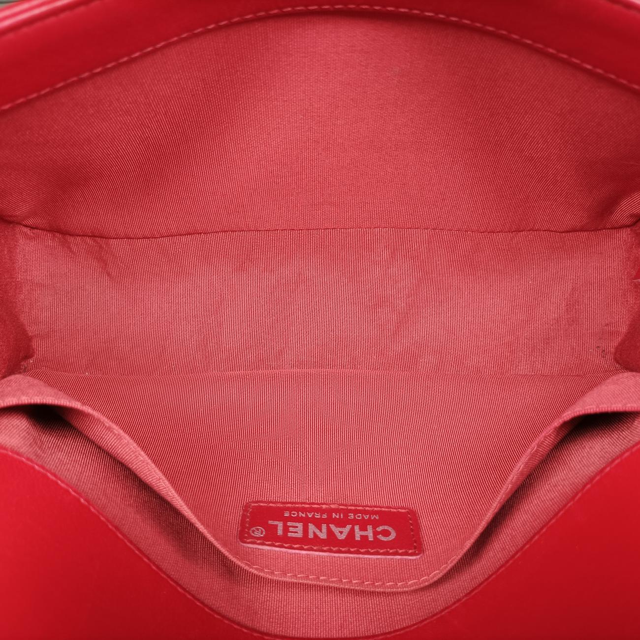 Pre-owned Chanel BOY CHANEL Red lambskin A66094 shoulderbag | stylenewstar