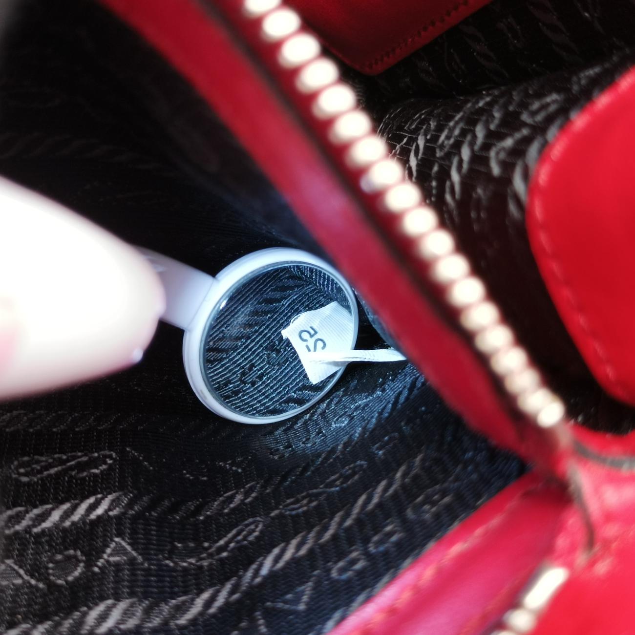 Pre-owned Prada Comic Print Black x Red x Multicolor leather 1BD121 shoulderbag | stylenewstar