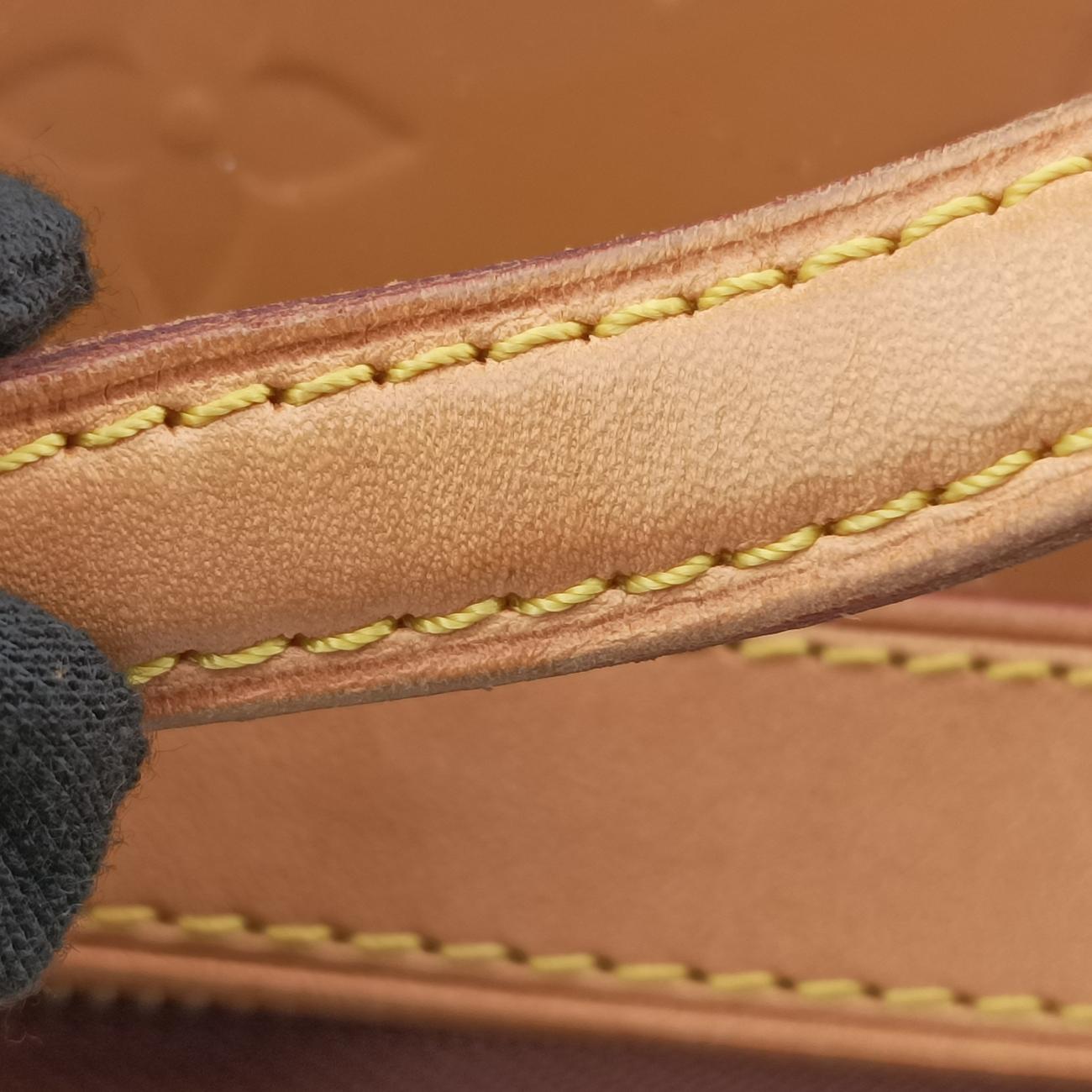 Secondhand Louis Vuitton Bréa MM ROSE VELOURS Vernis M91588 shoulderbag | stylenewstar