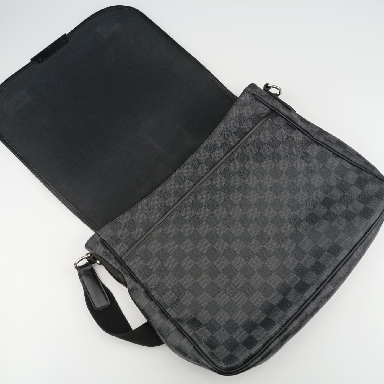Vintage Louis Vuitton DANIEL MM Noir Damier GRAPHITE N58029 shoulderbag | stylenewstar