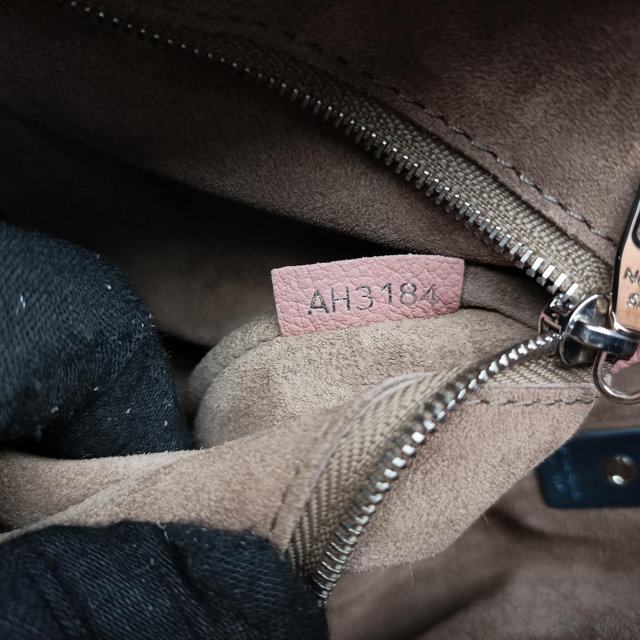 Vintage Louis Vuitton Lockit PM Magnolia Veau Cashmere M50029 shoulderbag | stylenewstar