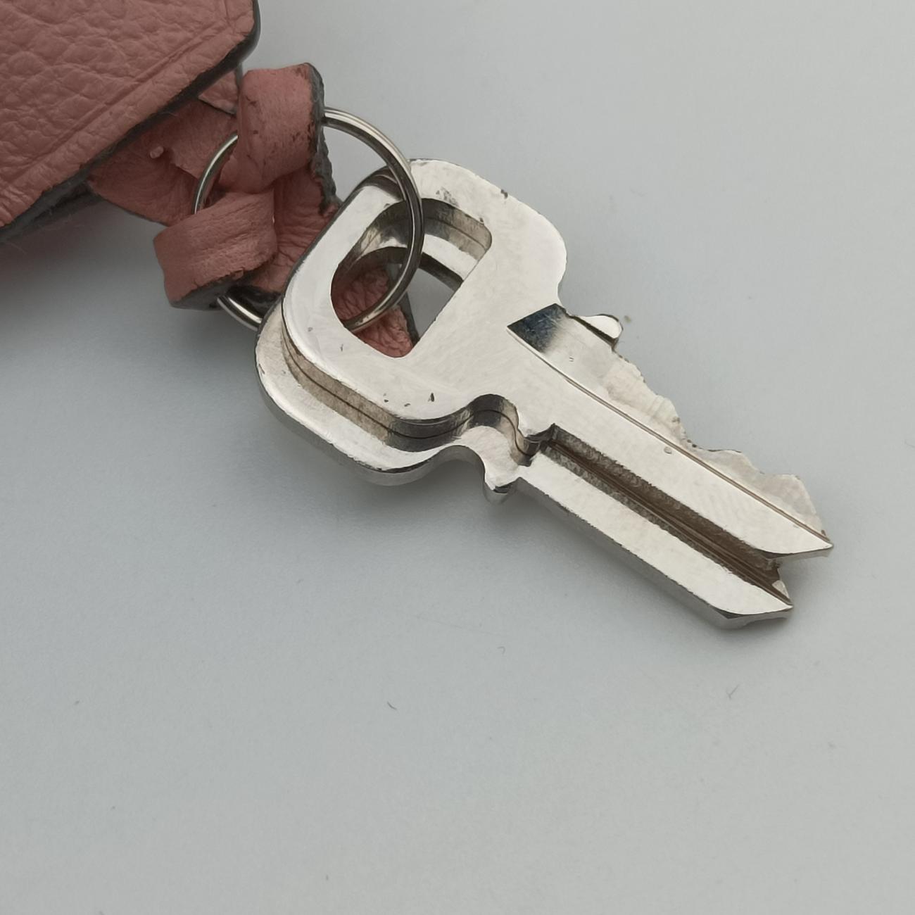 Vintage Louis Vuitton Lockit PM Magnolia Veau Cashmere M50029 shoulderbag | stylenewstar