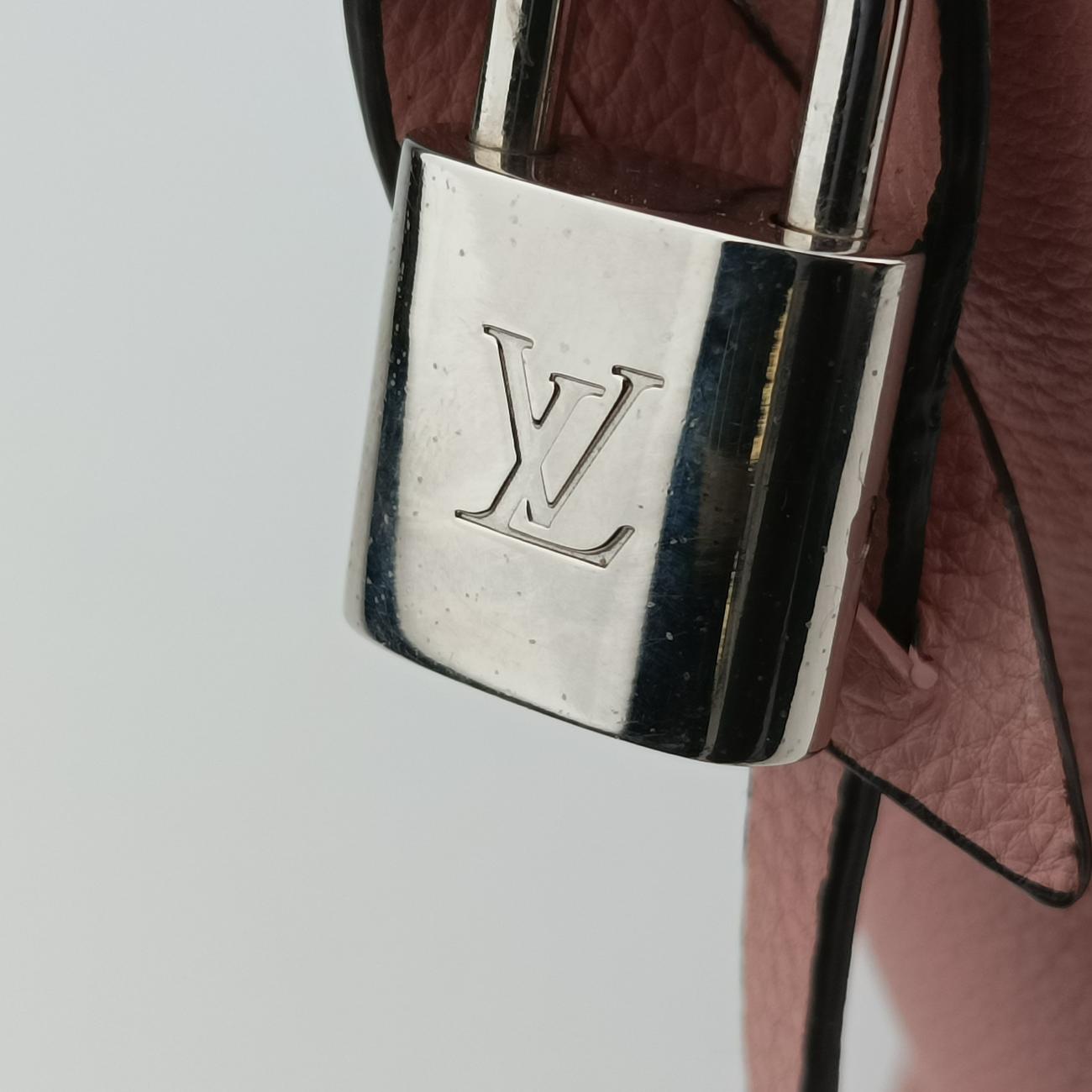 Vintage Louis Vuitton Lockit PM Magnolia Veau Cashmere M50029 shoulderbag | stylenewstar