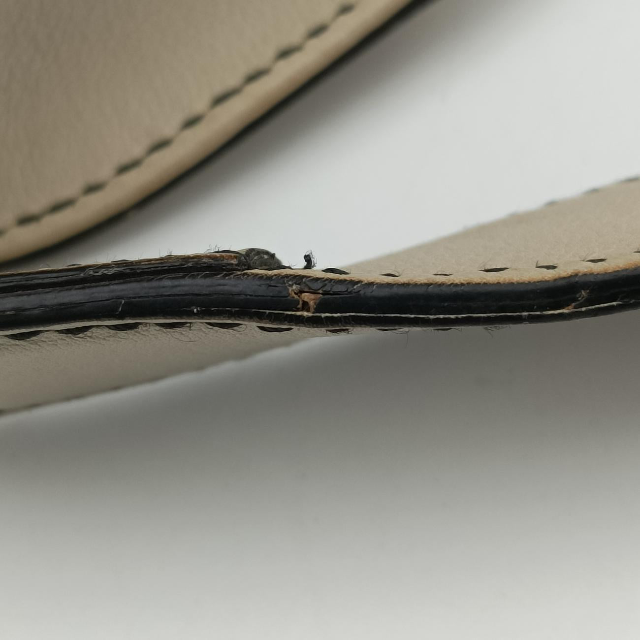 Pre-owned Gucci Emily Hobo Beige Leather 322226 shoulderbag | stylenewstar