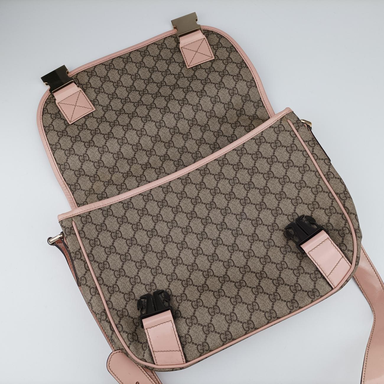 Secondhand Gucci GG Plus Messenger Beige x Pink PVC coated canvas 201732 crossbodybag | stylenewstar
