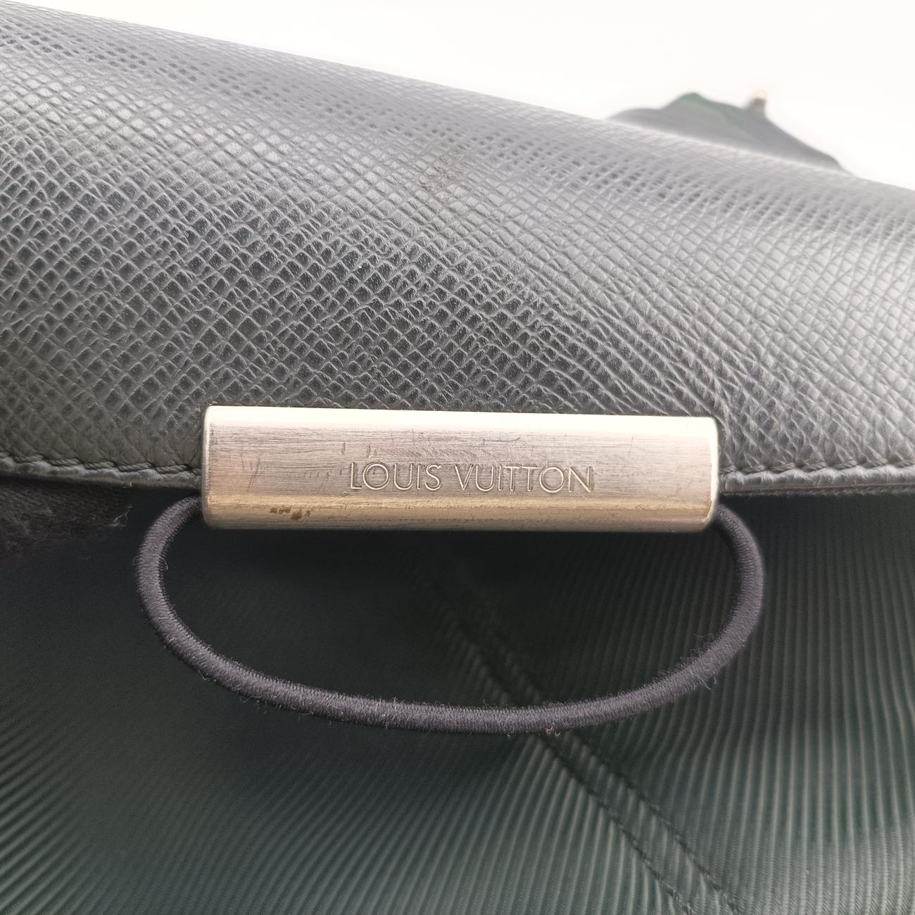 Pre-owned Louis Vuitton Viktor Ardoise Taiga M30142 shoulderbag | stylenewstar