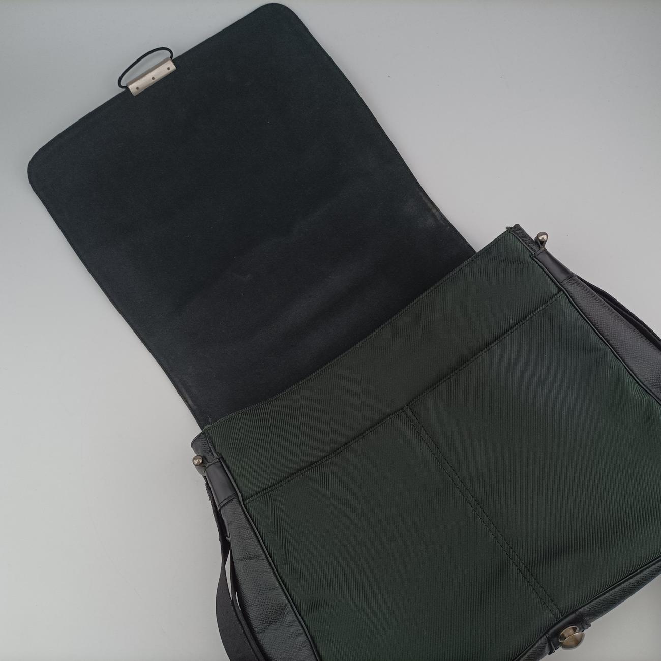 Pre-owned Louis Vuitton Viktor Ardoise Taiga M30142 shoulderbag | stylenewstar