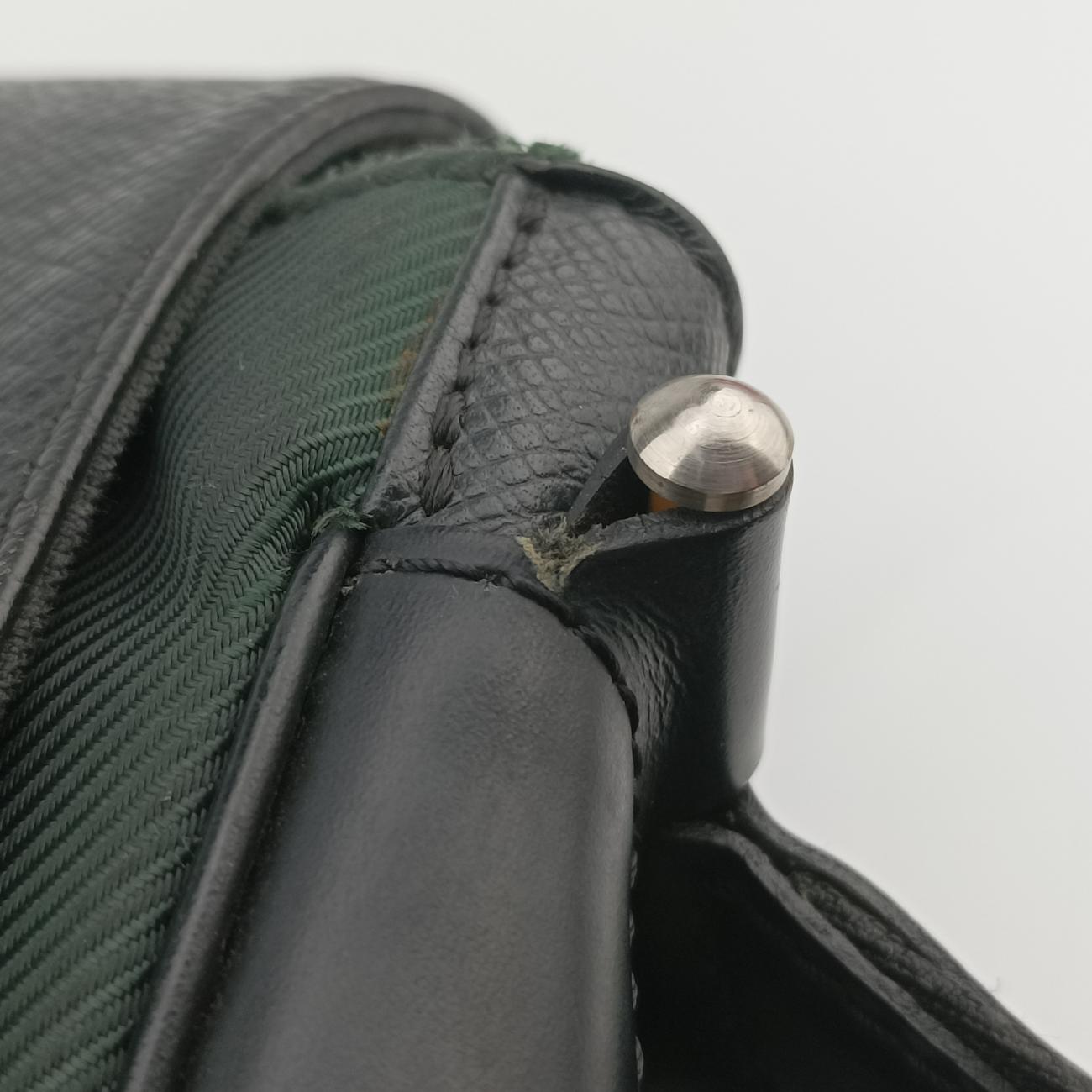 Pre-owned Louis Vuitton Viktor Ardoise Taiga M30142 shoulderbag | stylenewstar