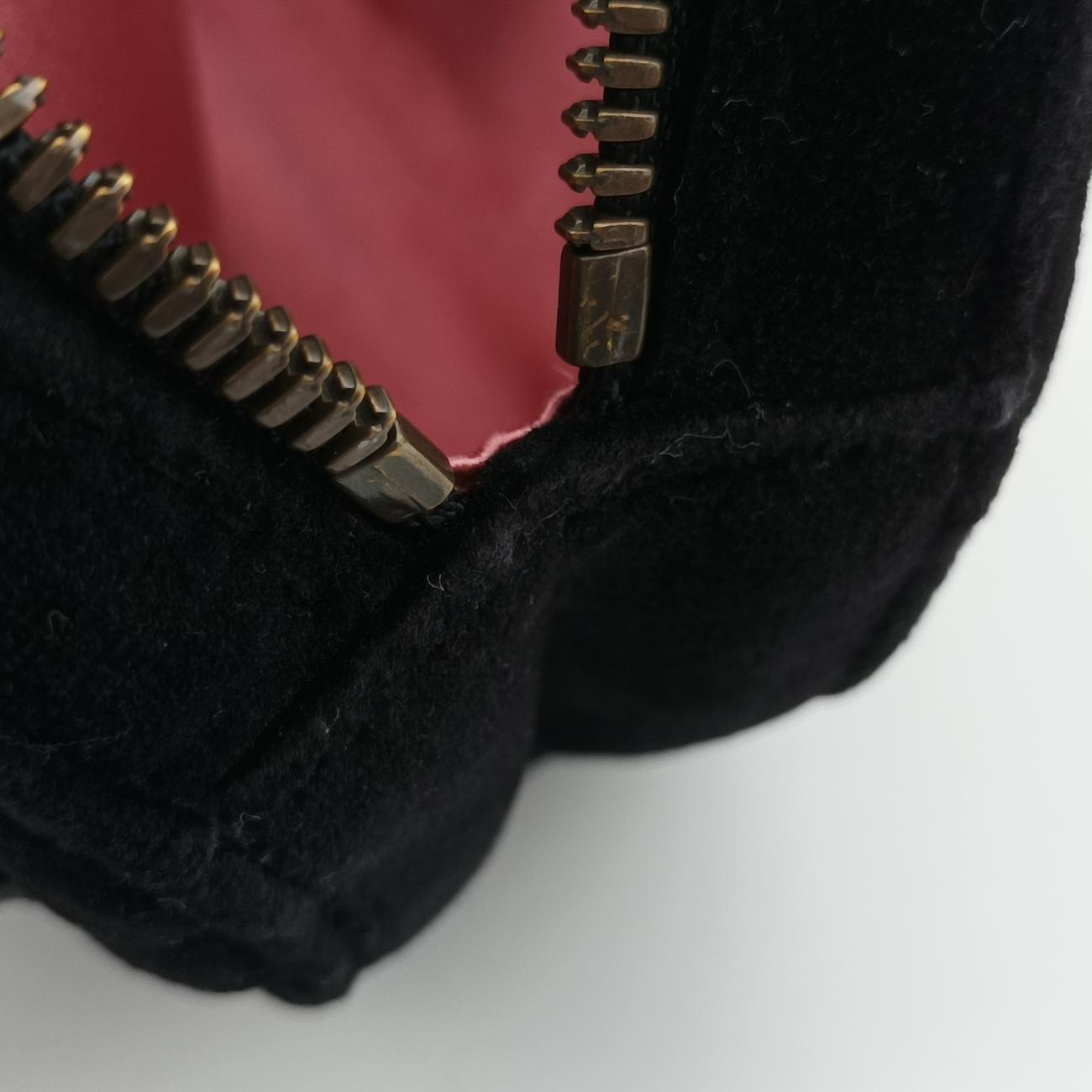 Pre-owned Gucci GG Marmont Black velour 476434 bum bag/waist bag | stylenewstar