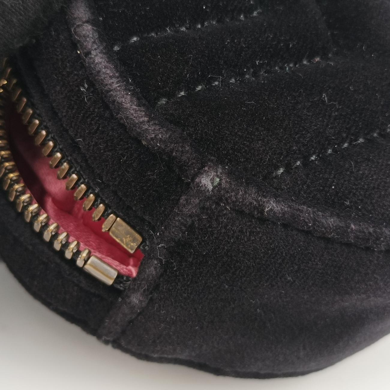 Pre-owned Gucci GG Marmont Black velour 476434 bum bag/waist bag | stylenewstar