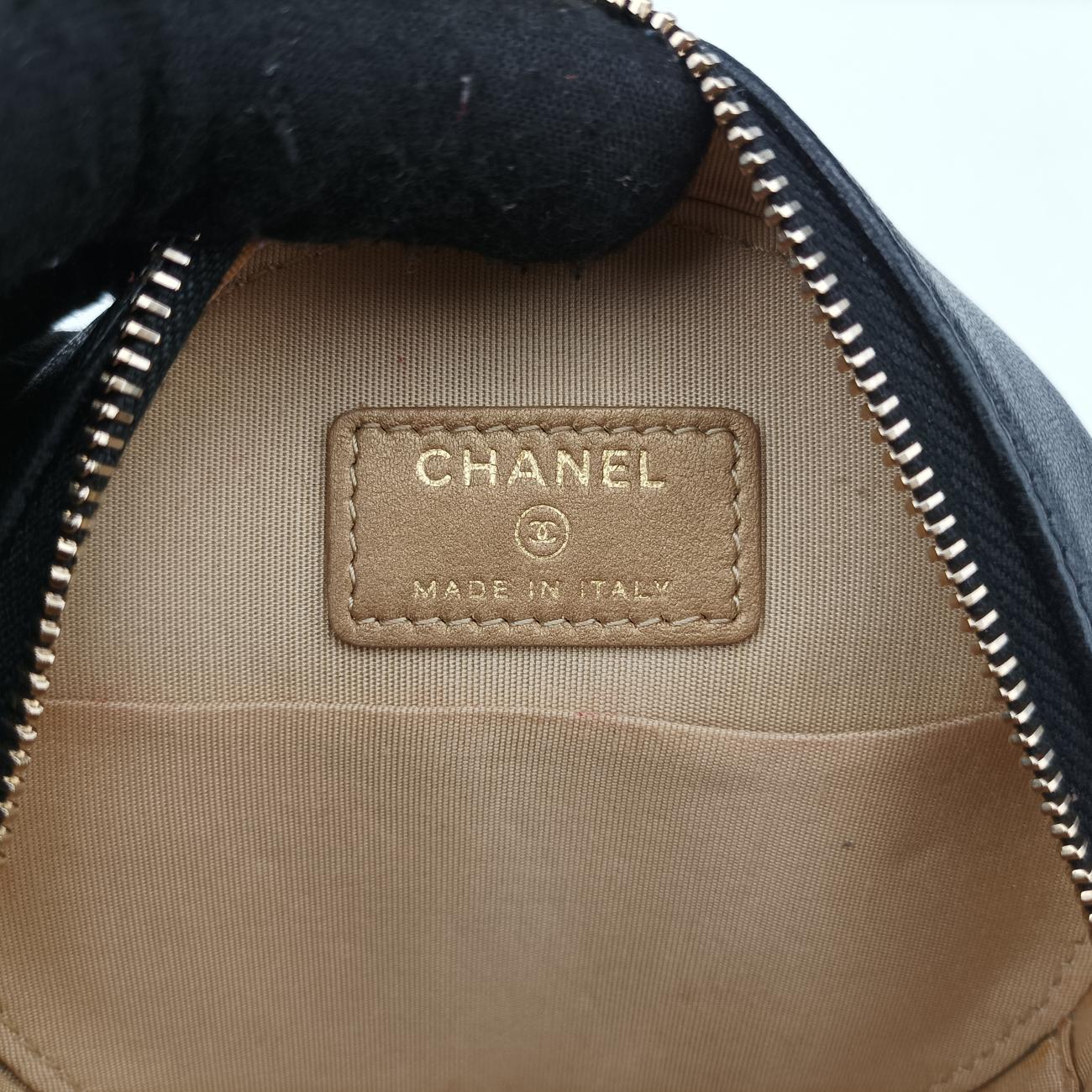 Pre-owned Chanel Matelasse Round Black Leather AP1449 shoulderbag | stylenewstar