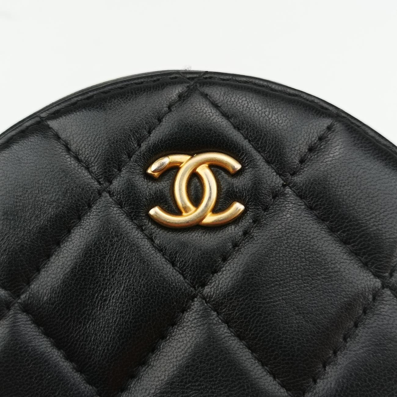 Pre-owned Chanel Matelasse Round Black Leather AP1449 shoulderbag | stylenewstar